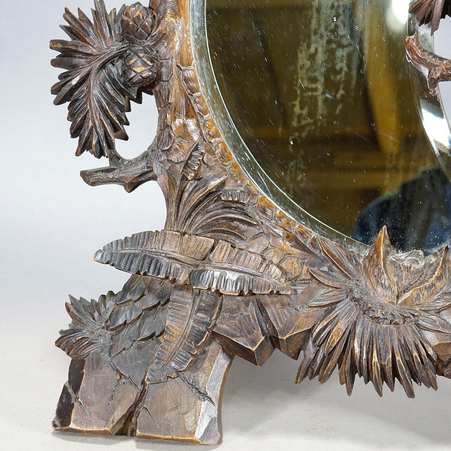 Antique Black Forest Mirror with Rustic Bear Carvings, ca. 1900 In Good Condition For Sale In Berghuelen, DE