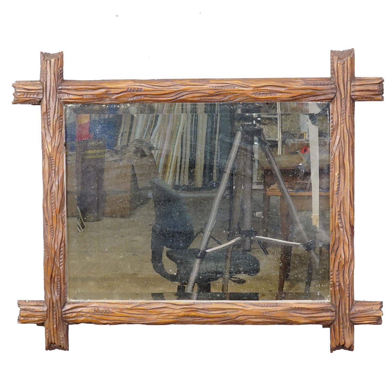 Miroir de forêt noire antique avec cadre sculpté rustique

Un grand miroir mural ancien dans un cadre rustique en bois sculpté à la main. Fabriqué dans la région de la Forêt-Noire vers 1900. Très bon état. Le miroir antique d'origine porte des bords