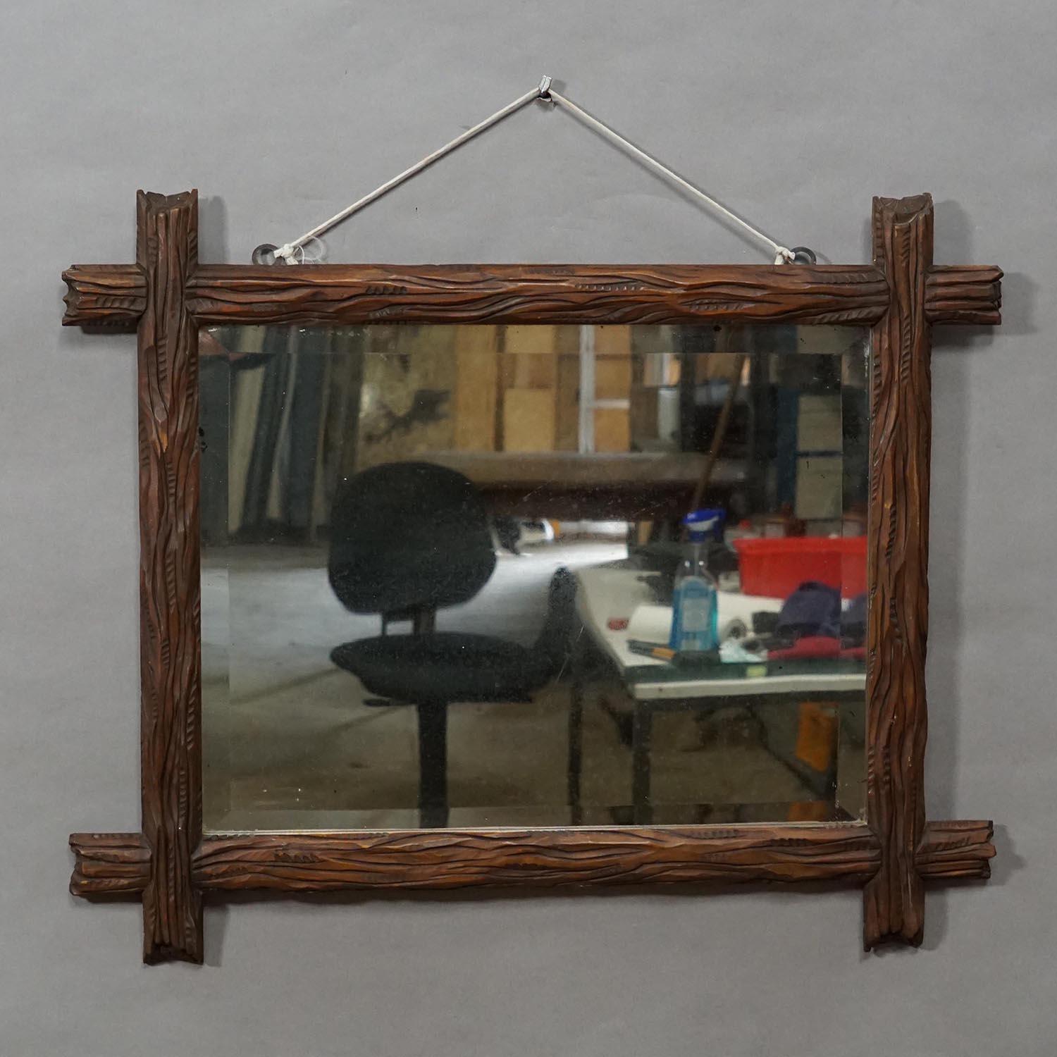 Verre Miroir de forêt noire antique avec cadre sculpté rustique en vente