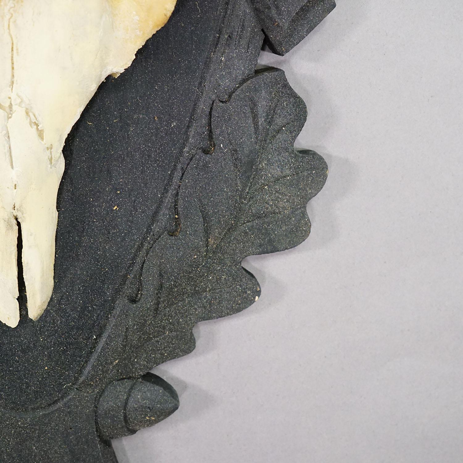 Antique Black Forest Red Deer Trophy on Carved Plaque - Germany 1930s (Mitte des 20. Jahrhunderts) im Angebot