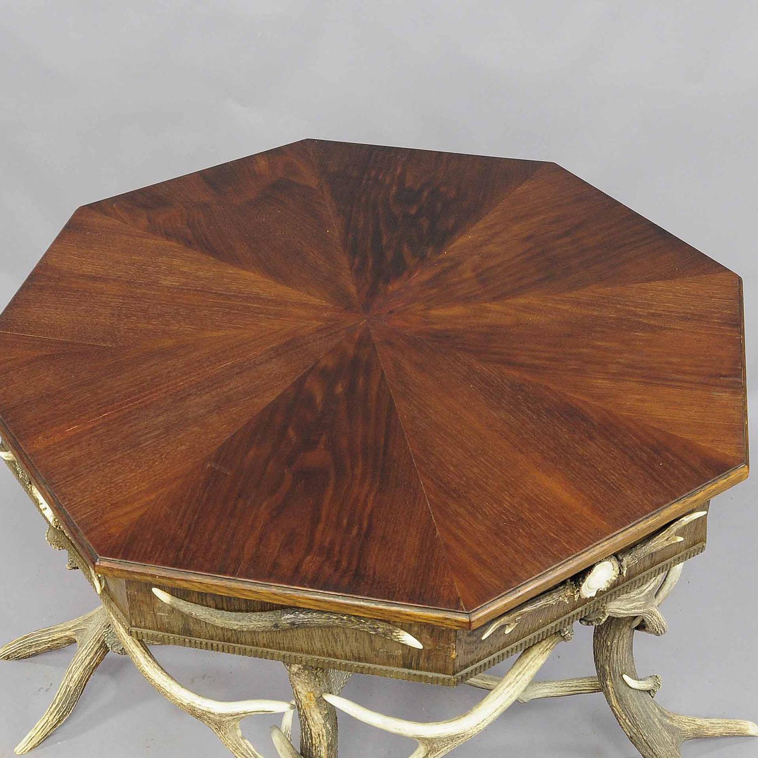 Antique Black Forest Rustic Antler Table ca. 1900 In Good Condition For Sale In Berghuelen, DE