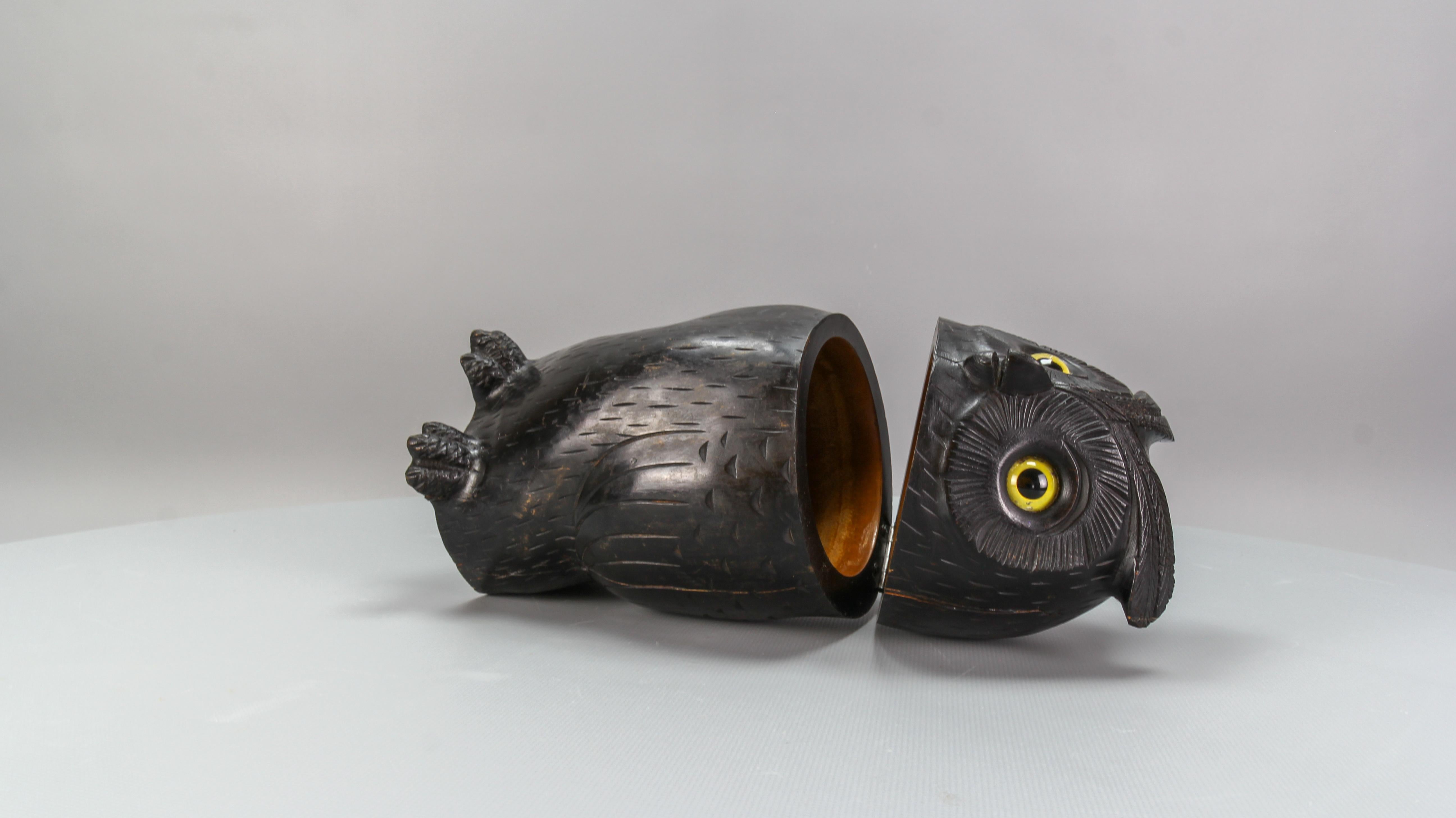 Antique Black Forest Style Wooden Carved Trinket Box or Bucket Owl, circa 1920 For Sale 4