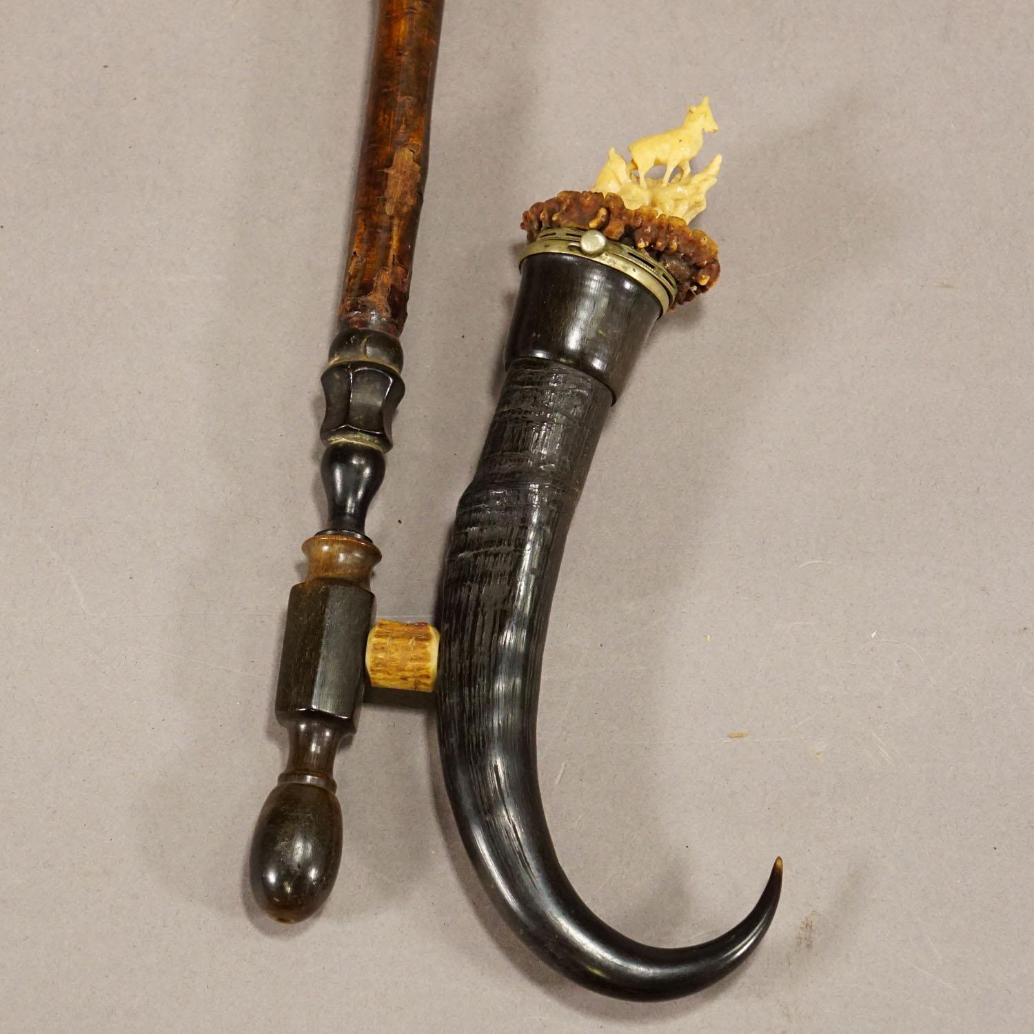 Antike Black Forest Tabakspfeife mit Chamois Horn und Figurine (Deutsch) im Angebot