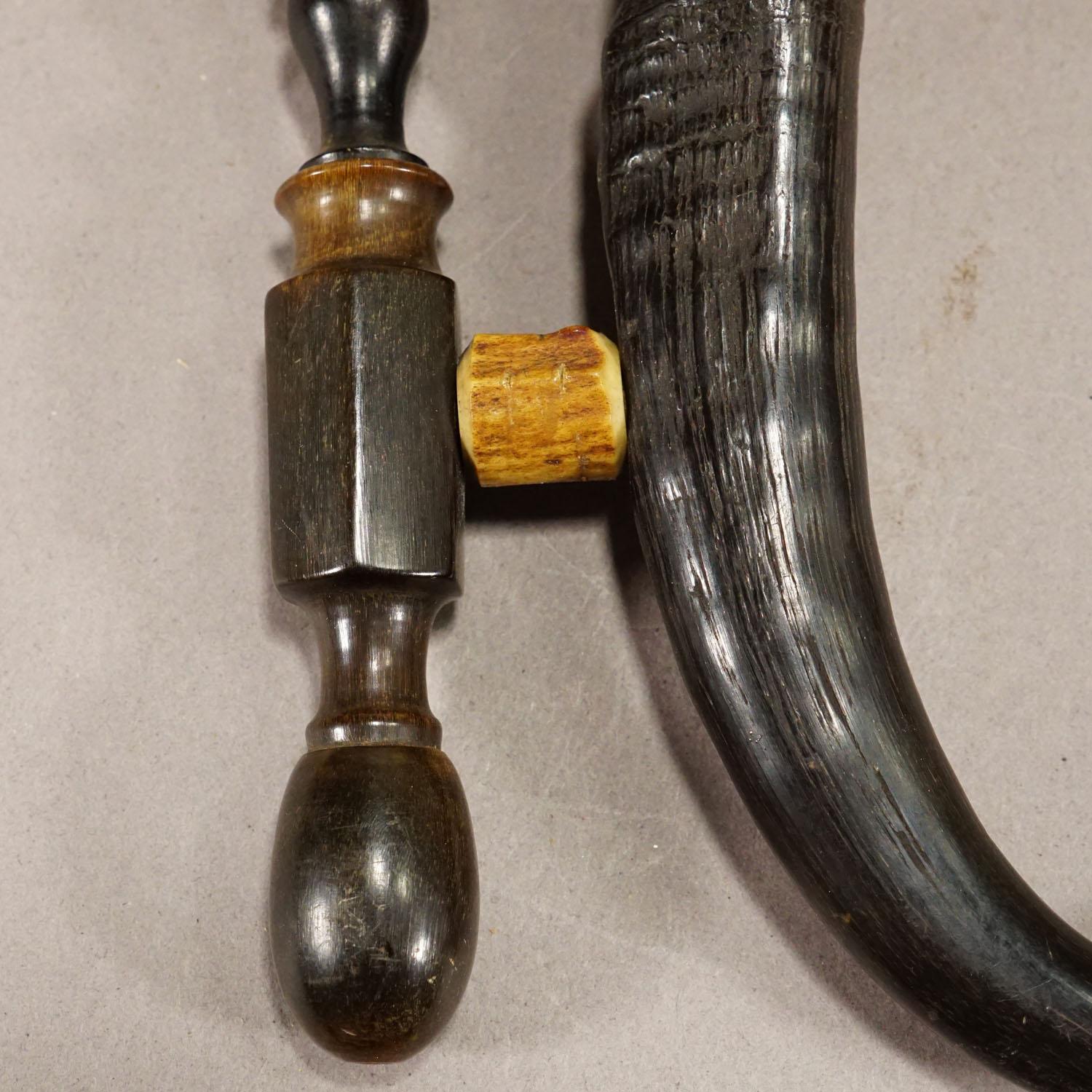 Antike Black Forest Tabakspfeife mit Chamois Horn und Figurine (Geschnitzt) im Angebot