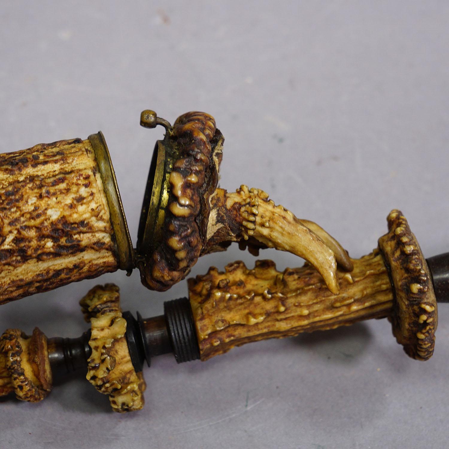 Early 20th Century Antique Black Forest Tobacco Pipe with Roe Deer Horn For Sale
