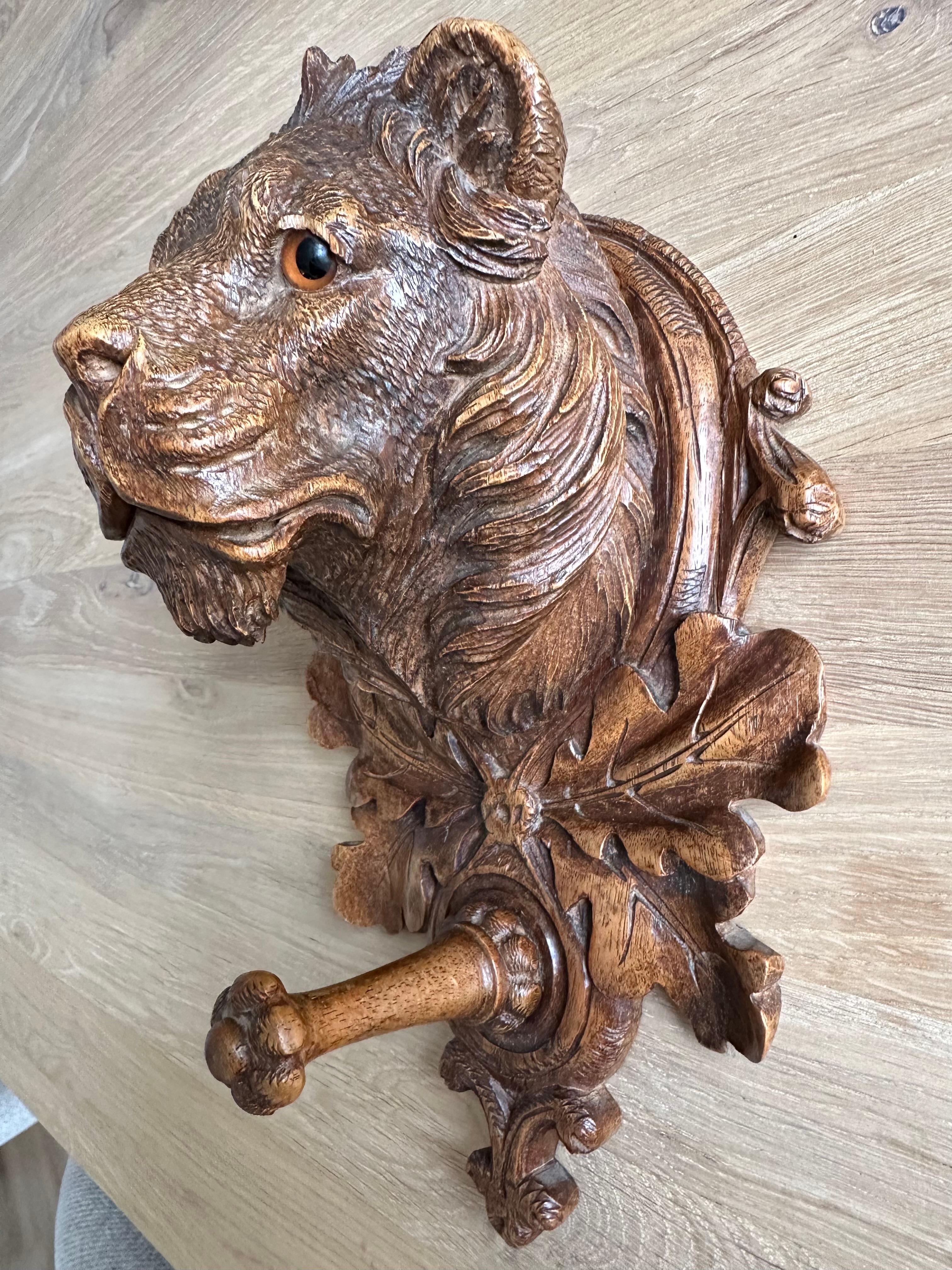 Late 19th Century Antique Black Forest Wall Coat Rack with Carved Nutwood Lion Sculpture and Hook