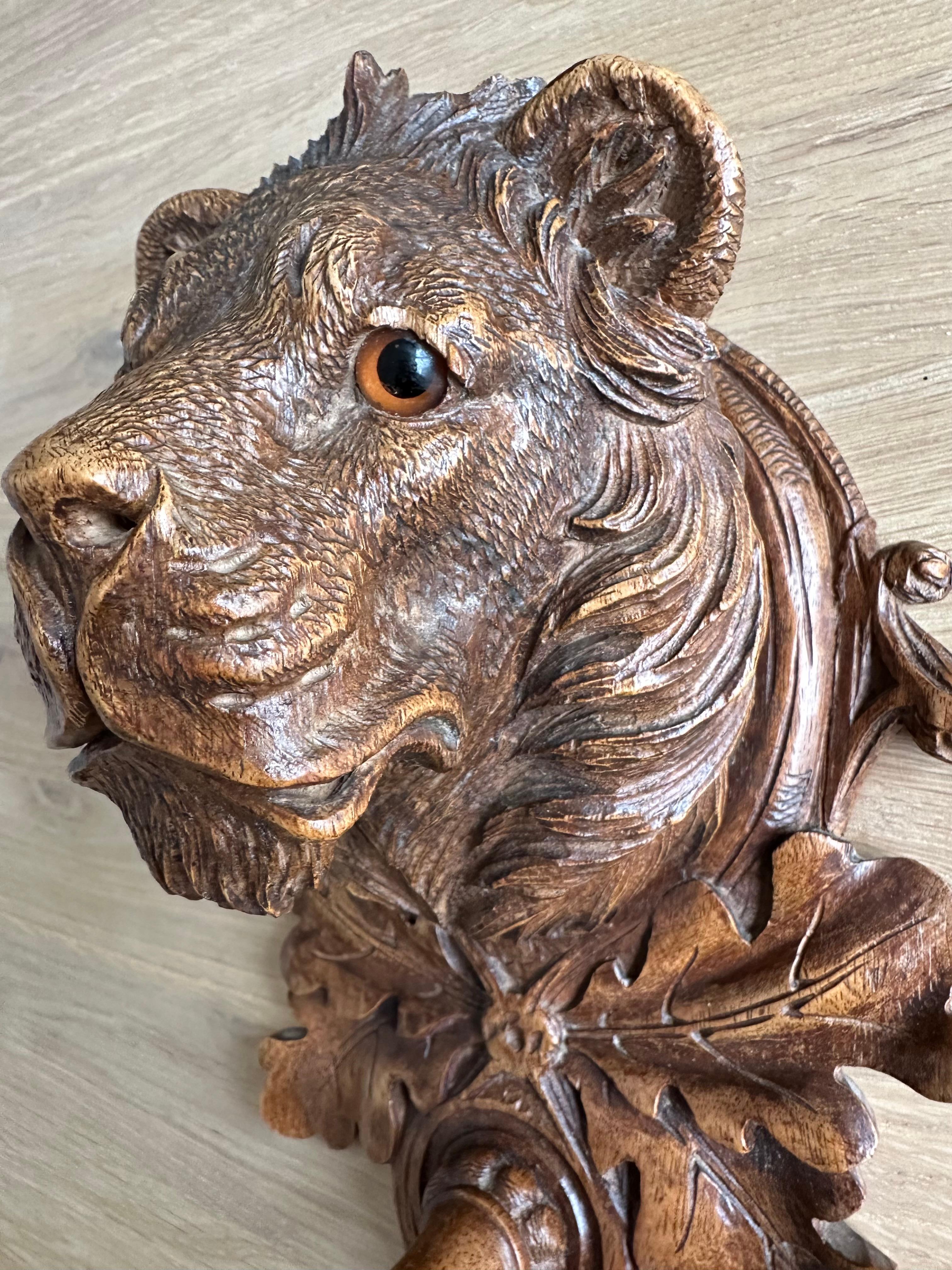 Antique Black Forest Wall Coat Rack with Carved Nutwood Lion Sculpture and Hook 3