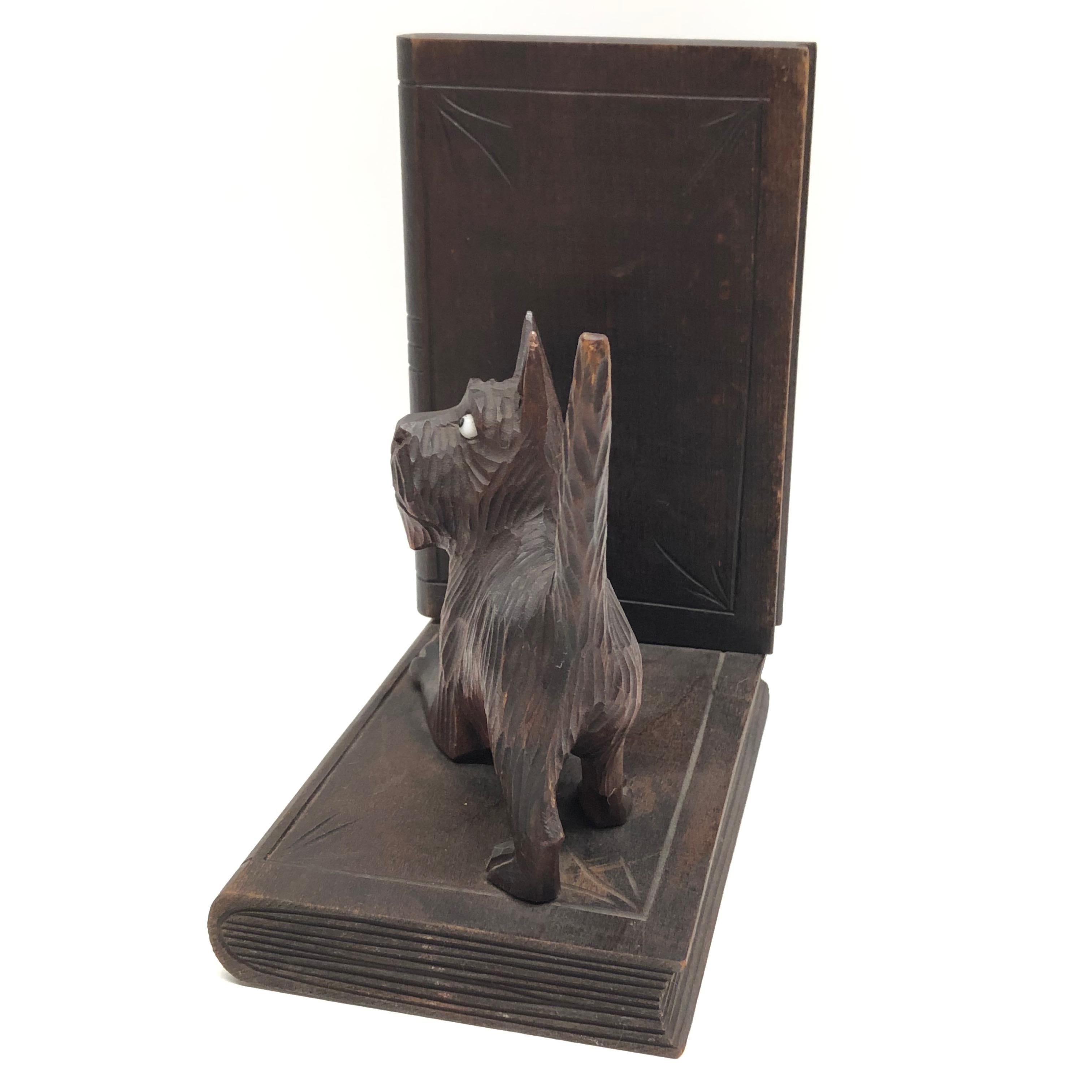 Hand-Carved Antique Black Forest Wood Carved Cat and Dog Bookends, 1900s