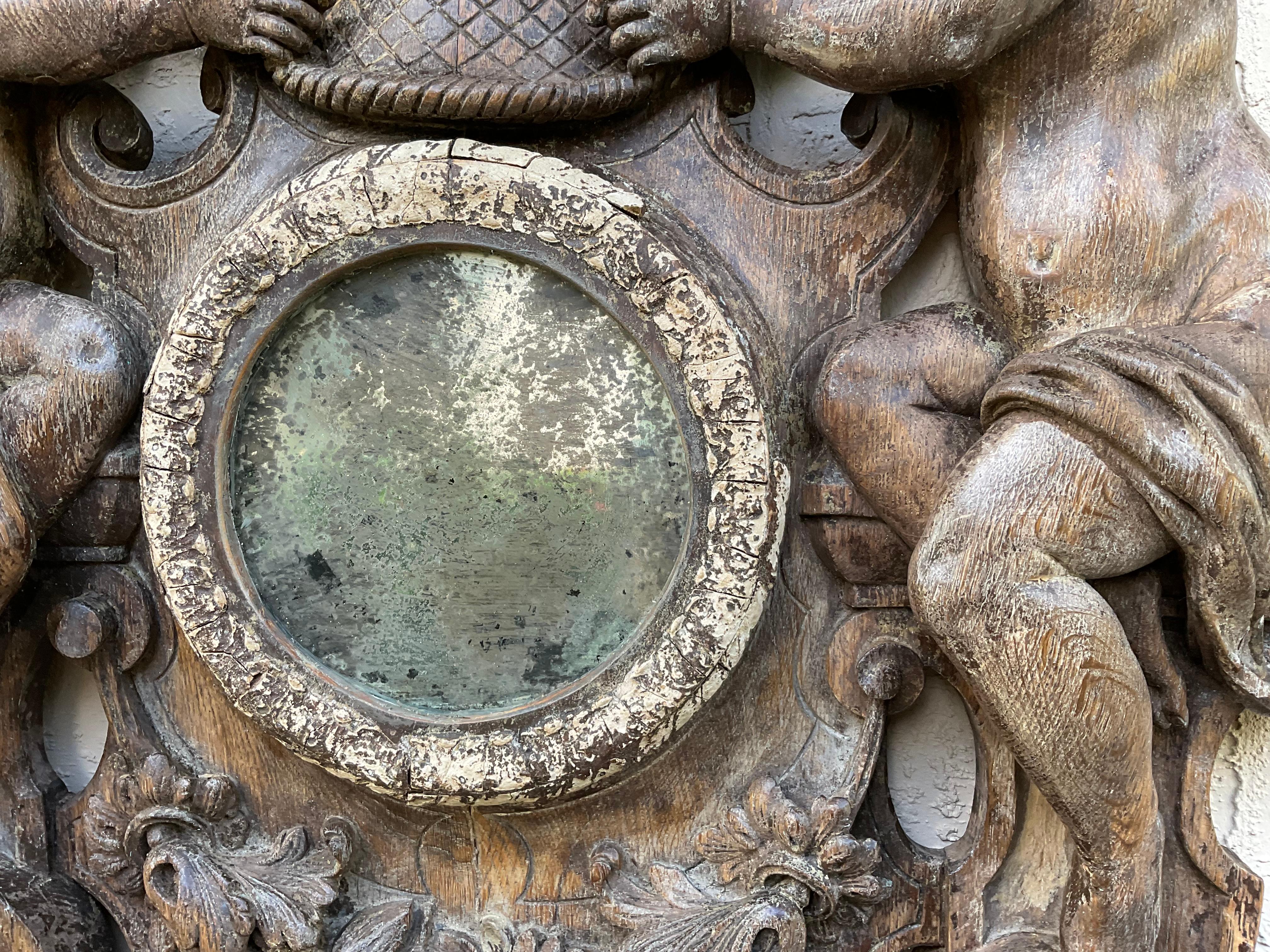 Scultura in legno di Black Forest, Cherubini con cesto floreale, specchio, XIX secolo in vendita 1