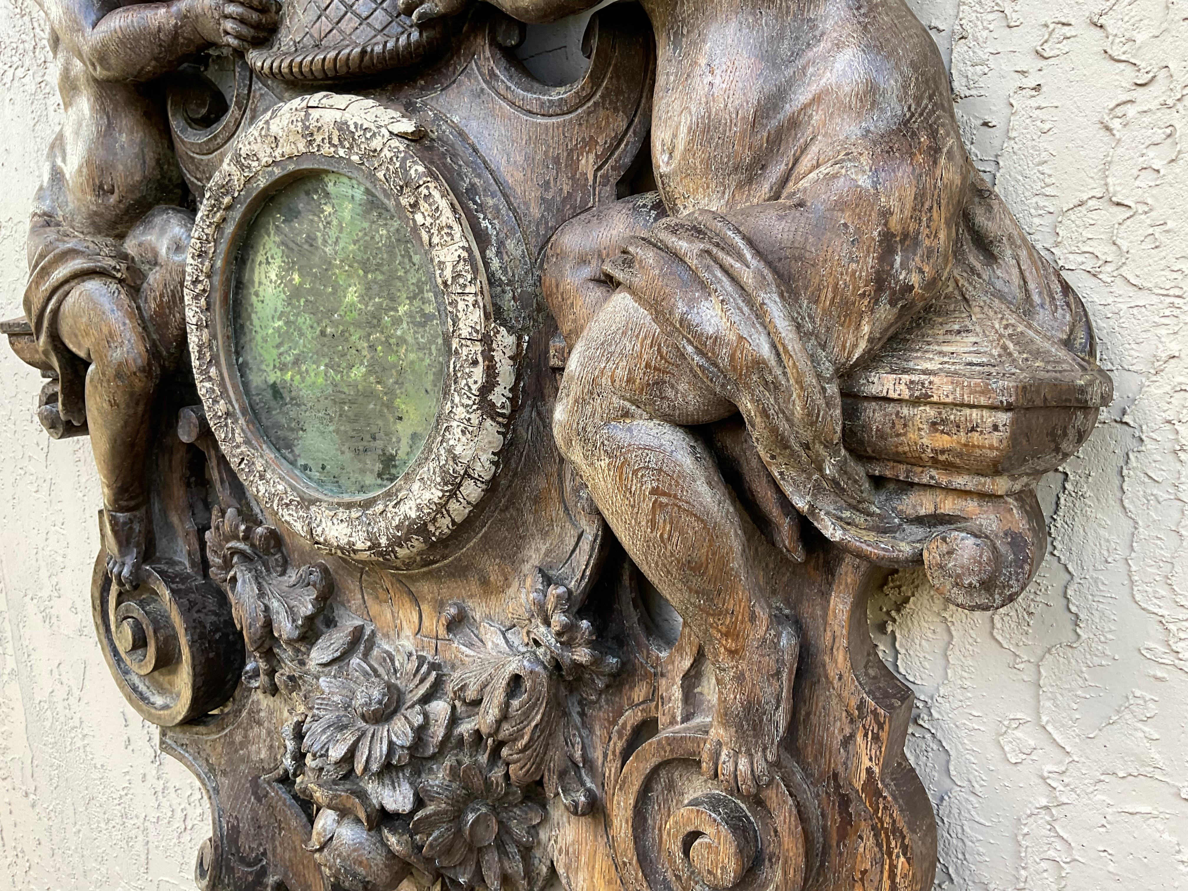 Scultura in legno di Black Forest, Cherubini con cesto floreale, specchio, XIX secolo in vendita 2