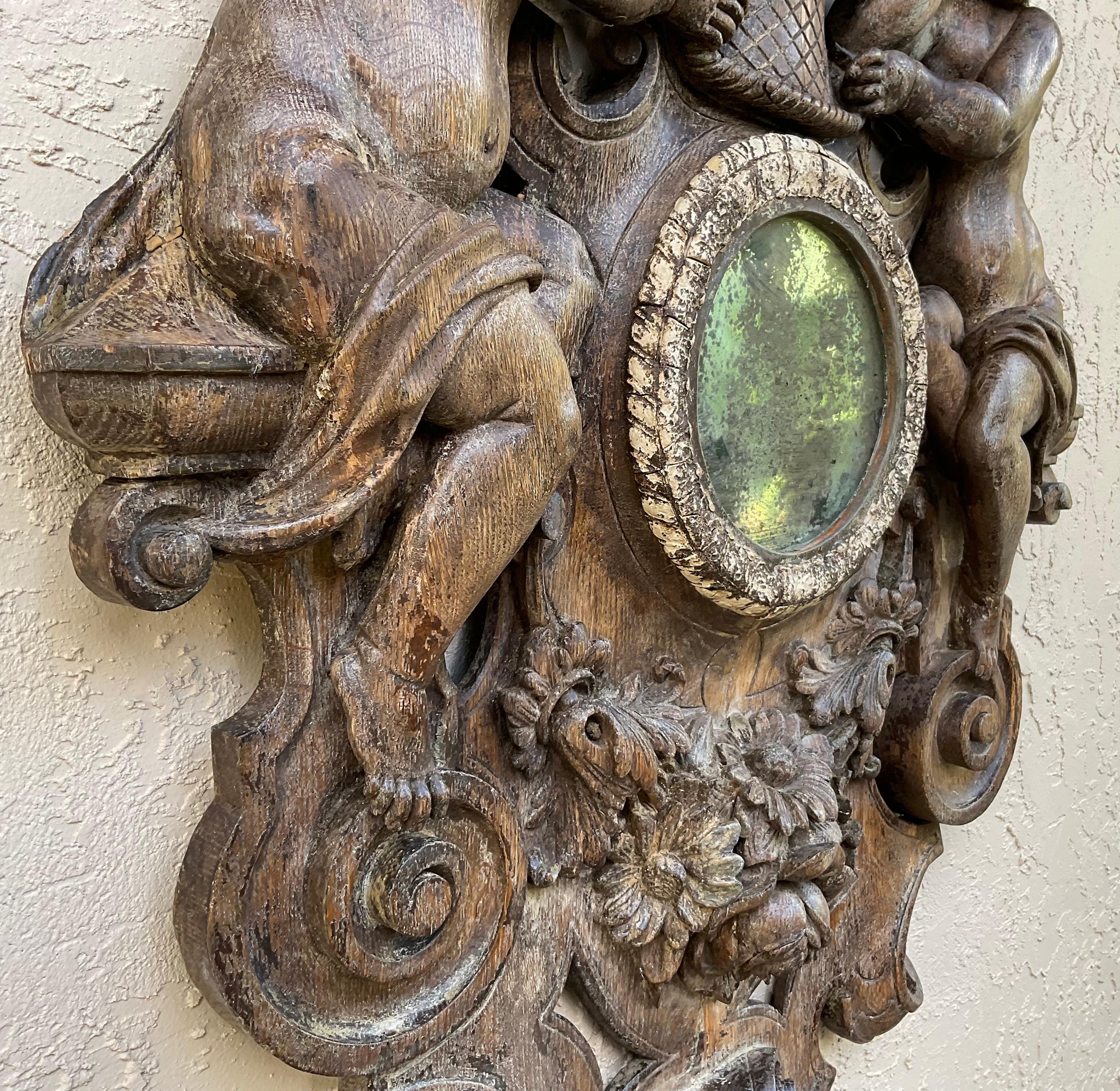 Scultura in legno di Black Forest, Cherubini con cesto floreale, specchio, XIX secolo in vendita 3