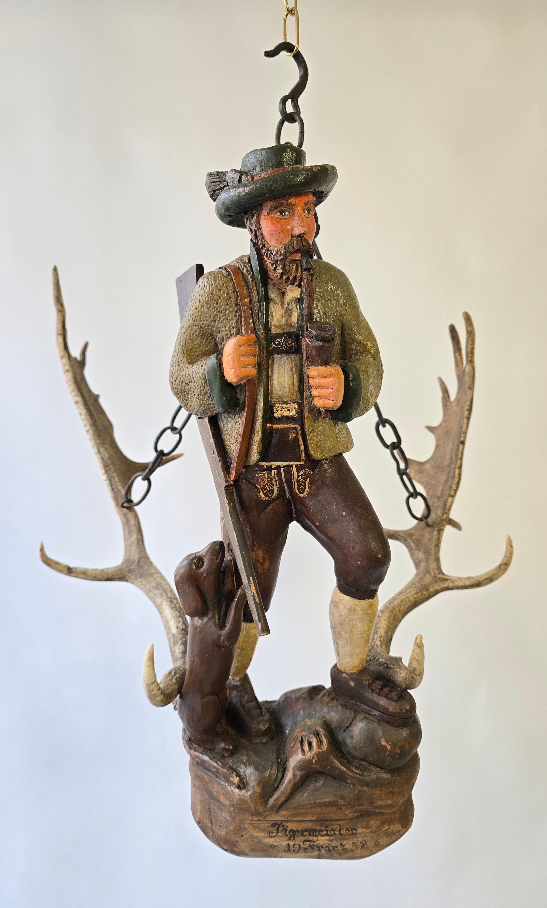 Antique Black Forest Wood Carving Sculpture – Jägermeister Hunter 1952
Unique hunting scene with hunter, rifle, and real deer antlers.

This beautiful hand-carved Black Forest sculpture from 1952 is a real eye-catcher for lovers of antique hunting