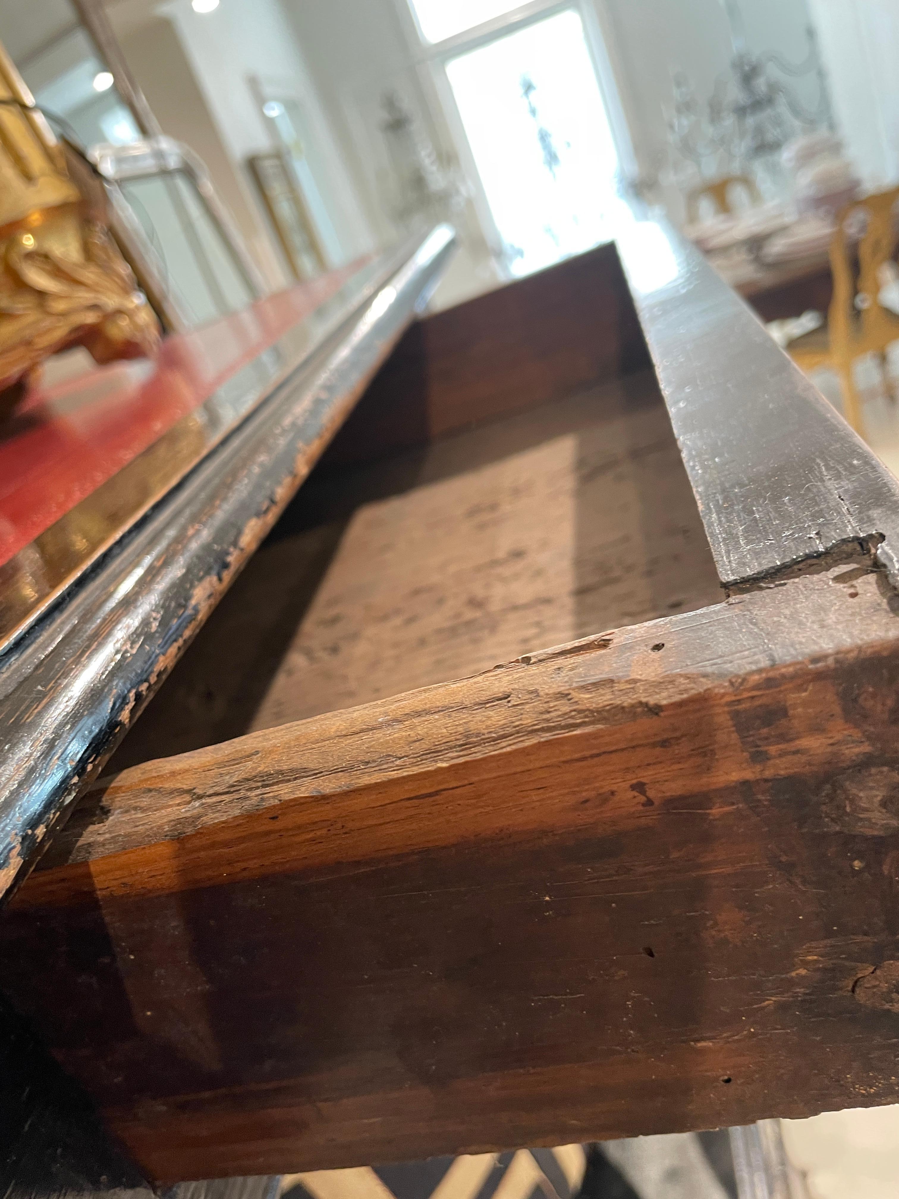 Antiker schwarzer französischer Louis-XV-Schreibtisch mit Lackierung im Zustand „Relativ gut“ im Angebot in New Orleans, LA