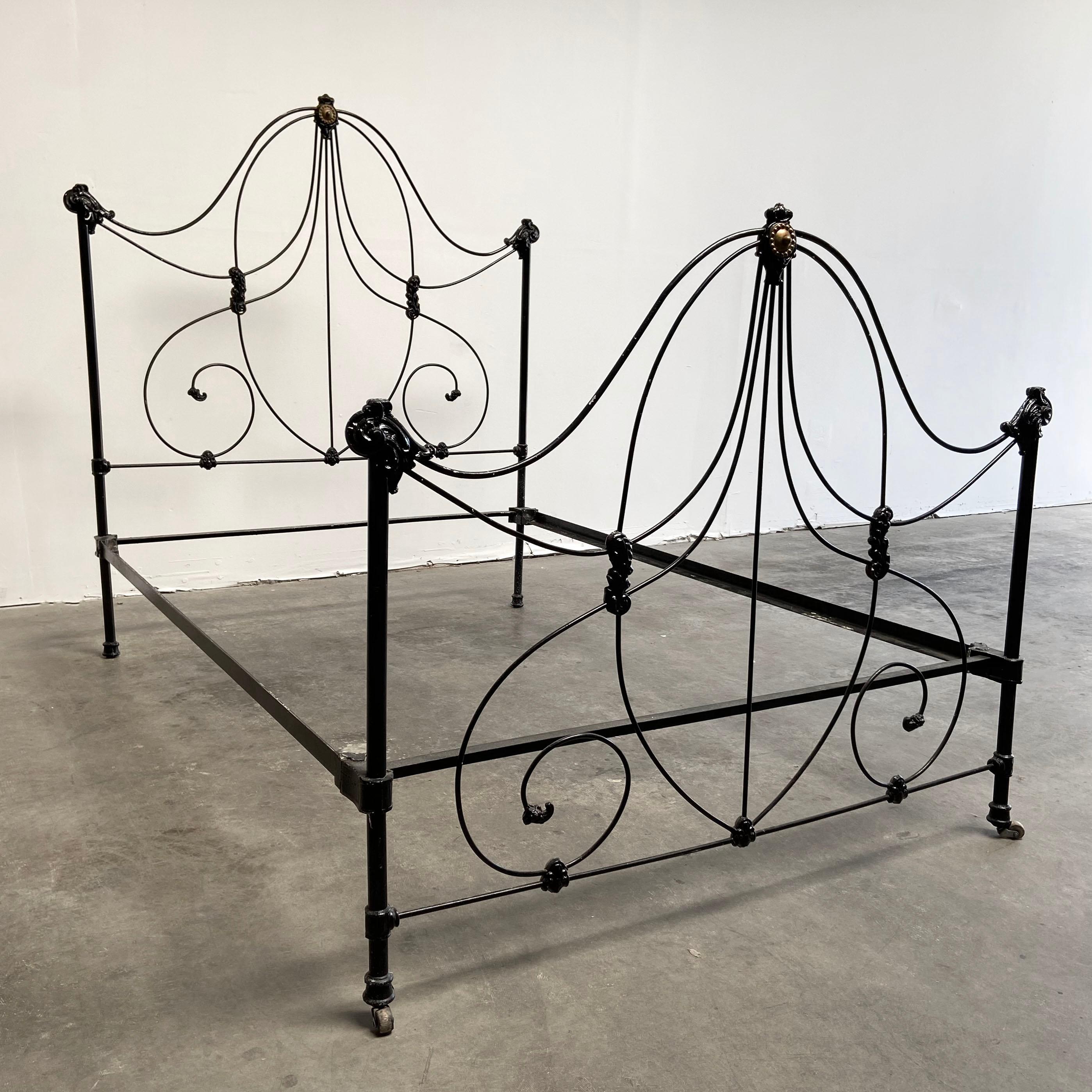 Antique Black Full Double Size Victorian Style Iron Bed with Rails In Good Condition In Brea, CA