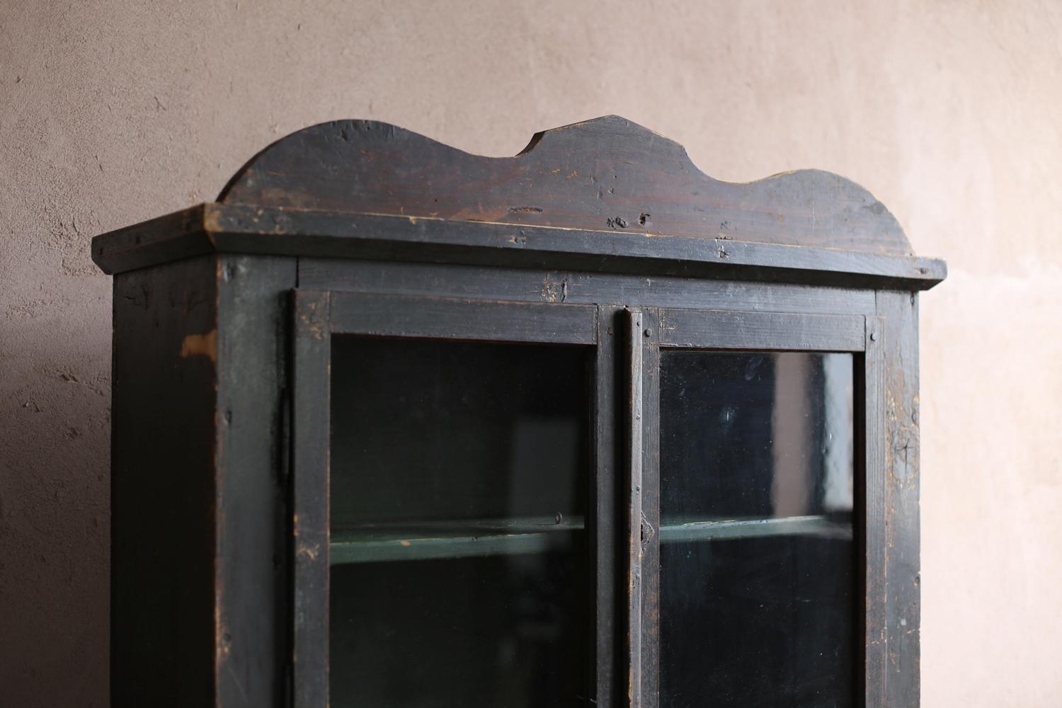 Antico mobile in vetro nero proveniente dalla Francia del 19° secolo in vendita 4