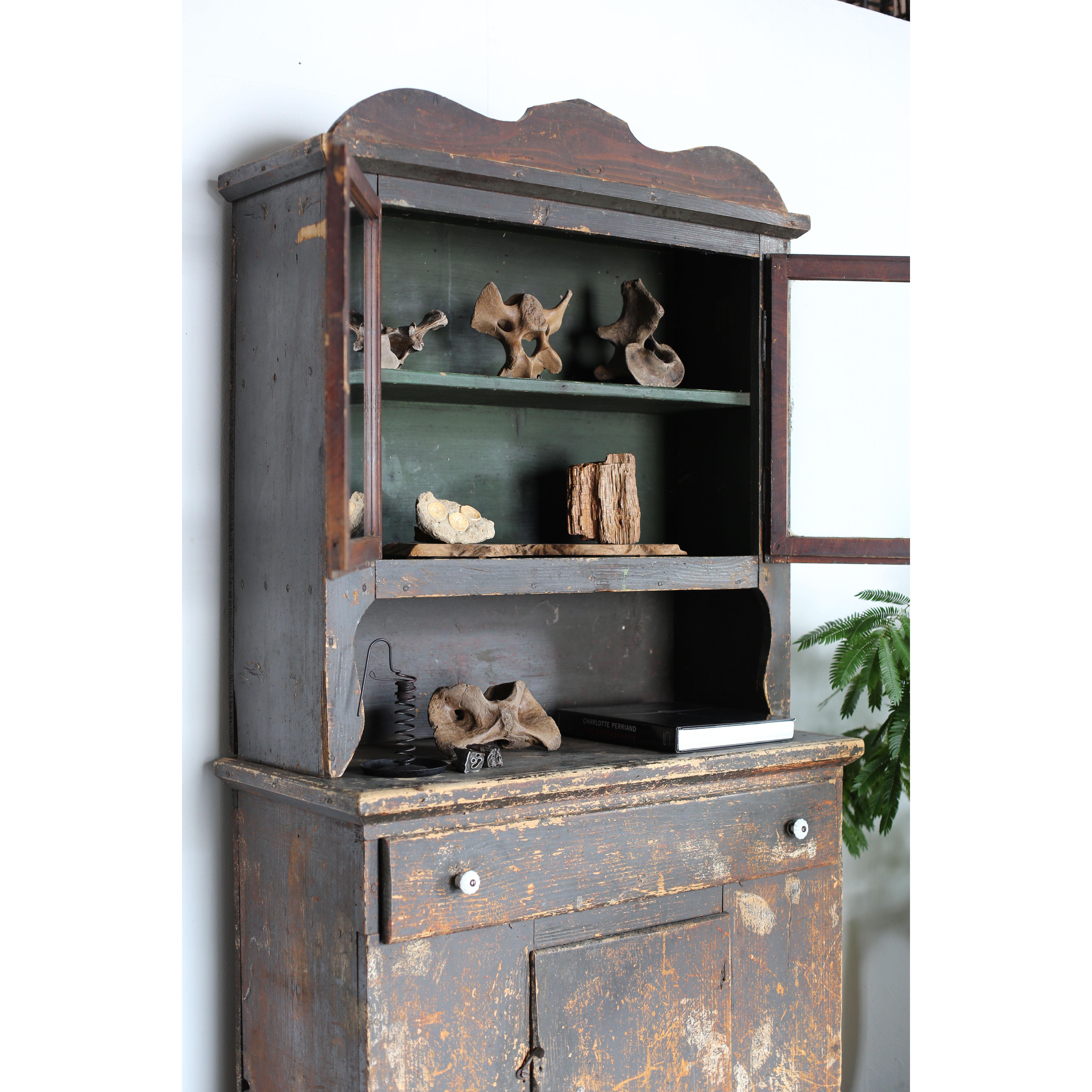 Antico mobile in vetro nero proveniente dalla Francia del 19° secolo in vendita 7