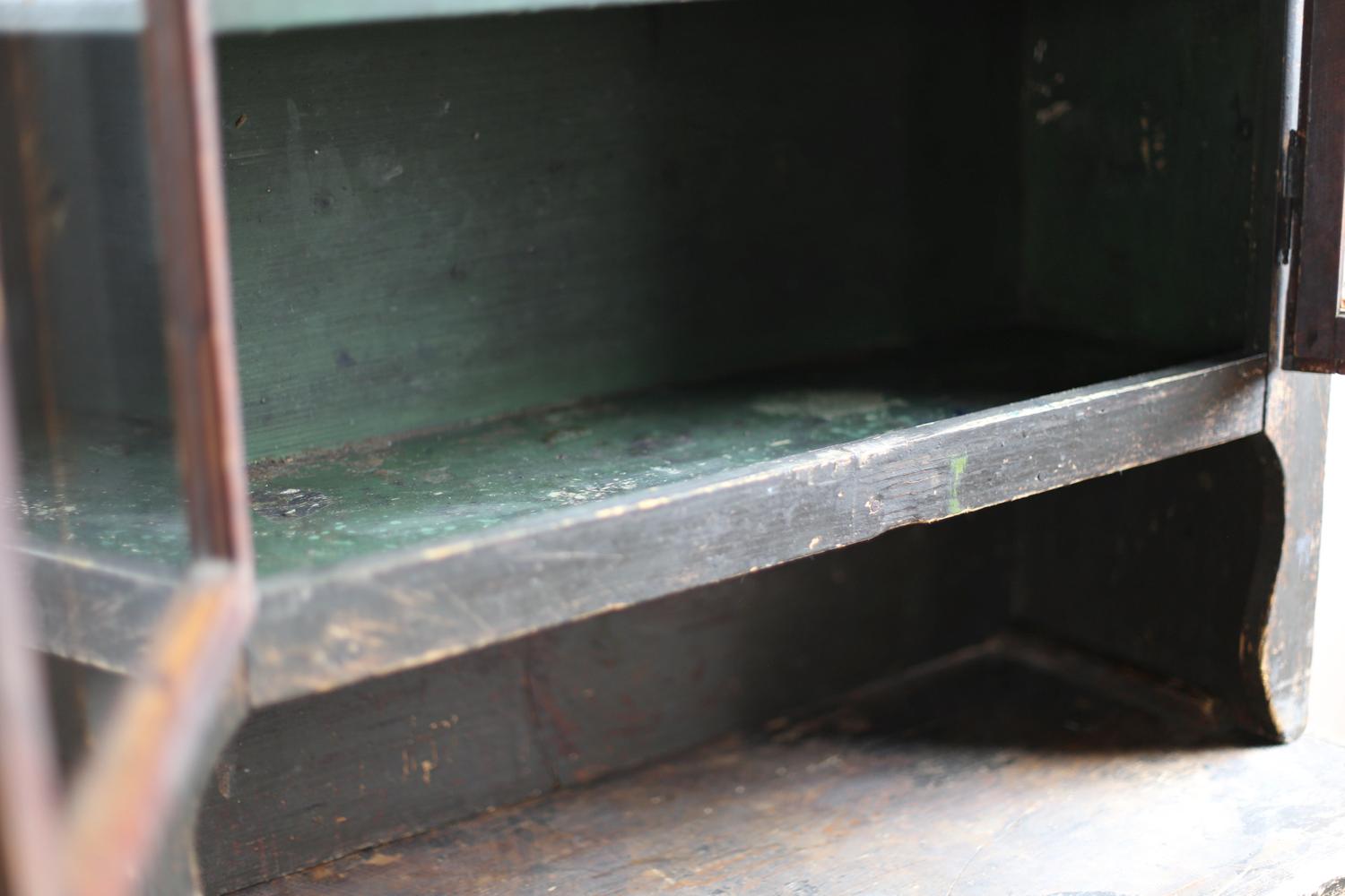 Falegnameria Antico mobile in vetro nero proveniente dalla Francia del 19° secolo in vendita