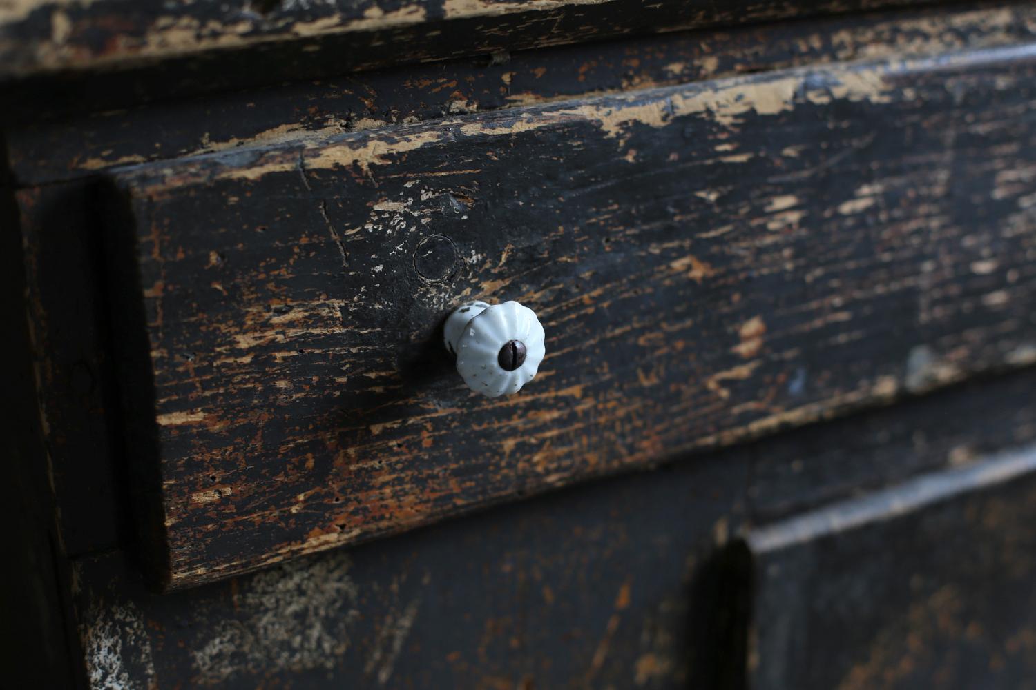 Legno Antico mobile in vetro nero proveniente dalla Francia del 19° secolo in vendita