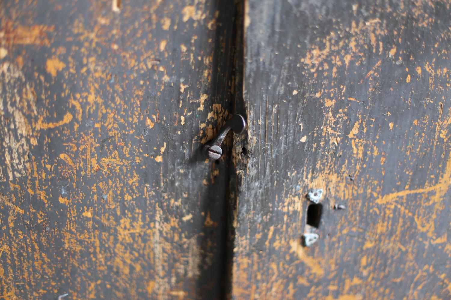 Antico mobile in vetro nero proveniente dalla Francia del 19° secolo in vendita 1