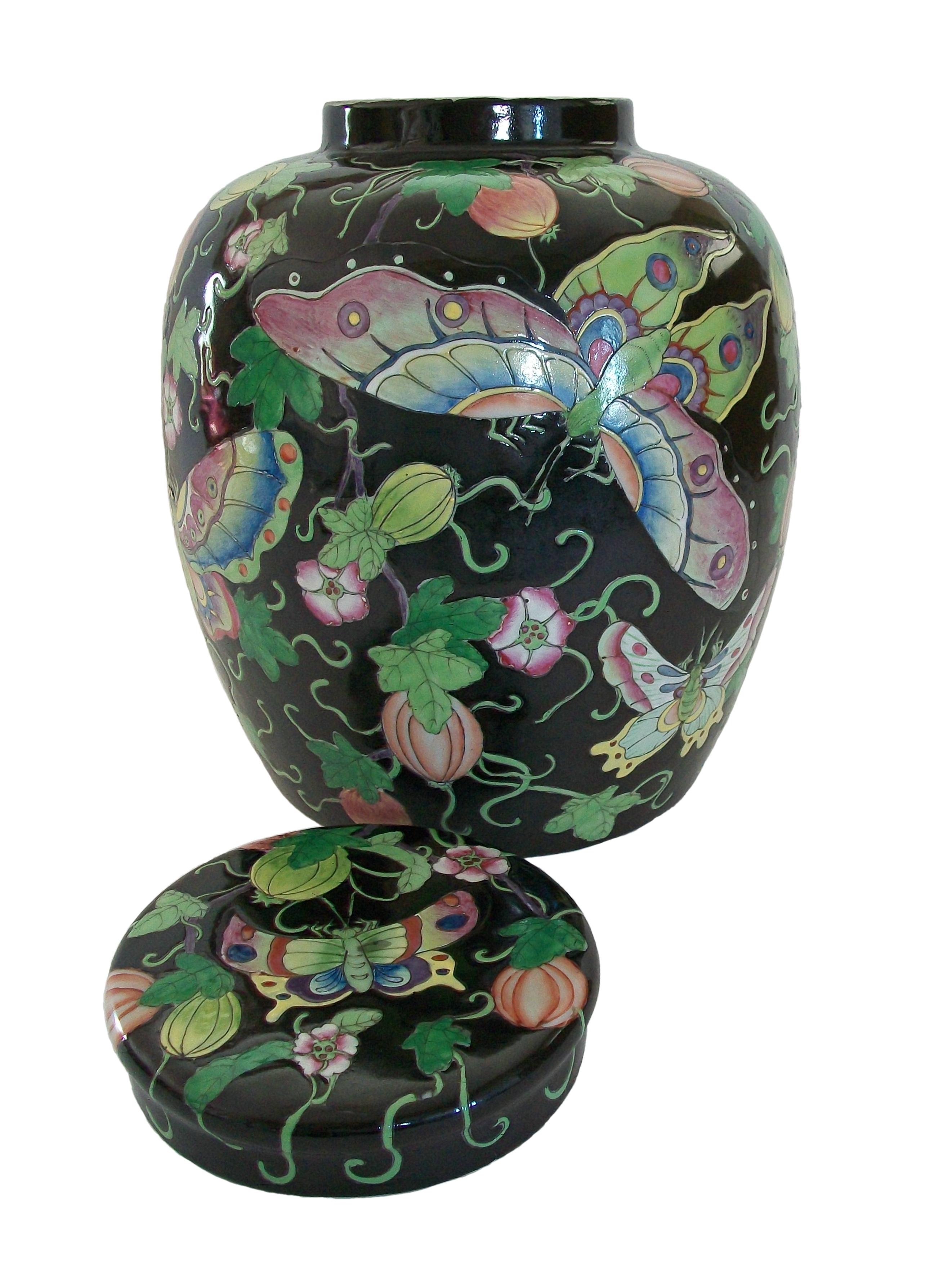 Antique Black Ground Famille Rose 'Butterfly' Ginger Jar, China, 19th Century For Sale 4