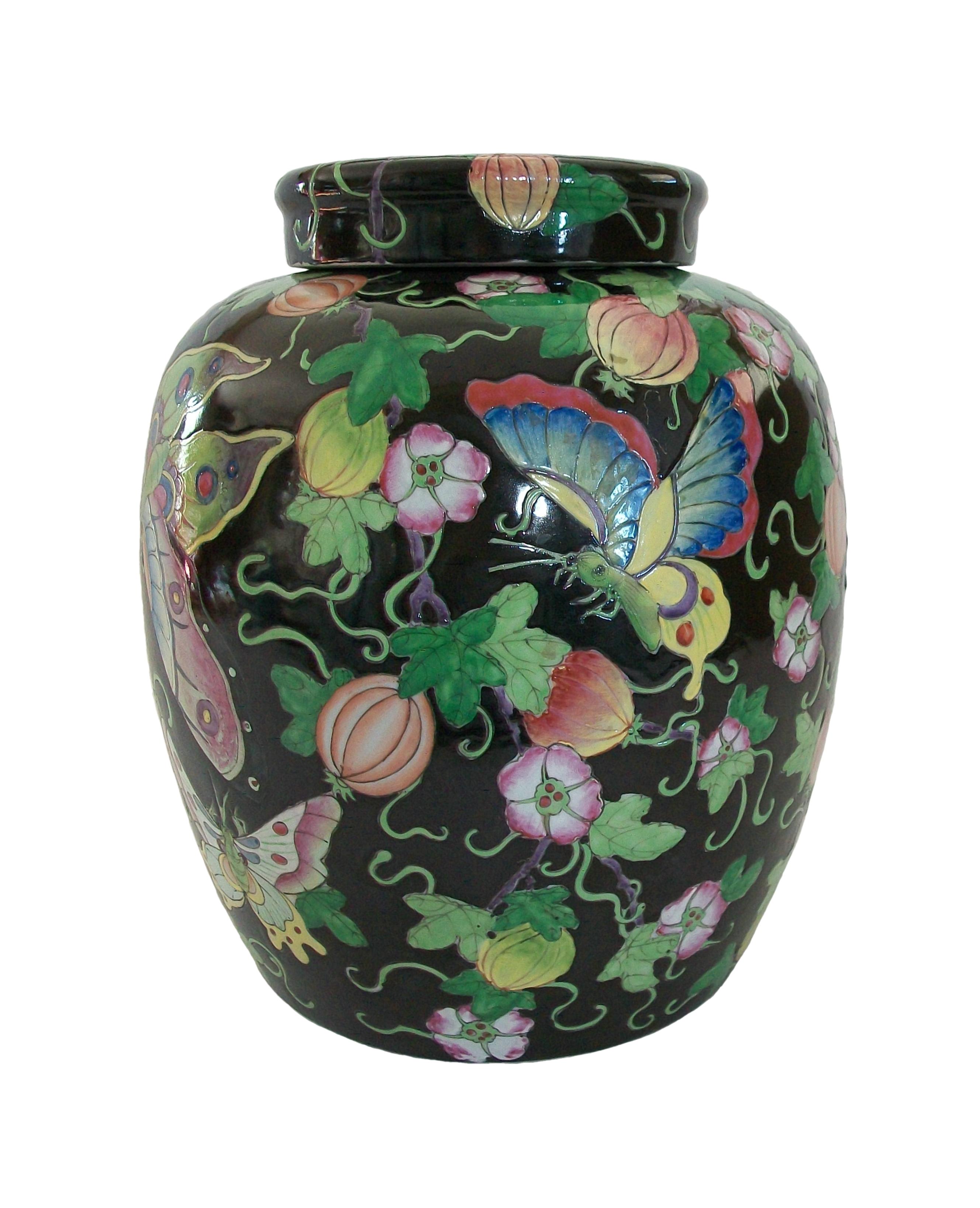Antique Black Ground Famille Rose 'Butterfly' Ginger Jar, China, 19th Century In Good Condition For Sale In Chatham, ON