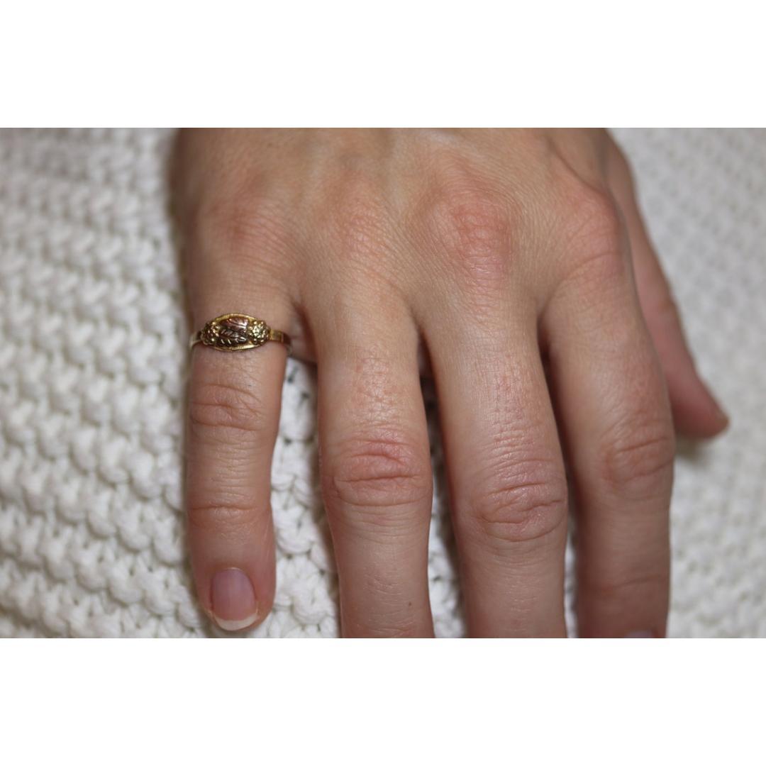 Women's Antique Black Hills Gold ring. 10k Black Hill TAG Band. Black Hills Gold BAND For Sale