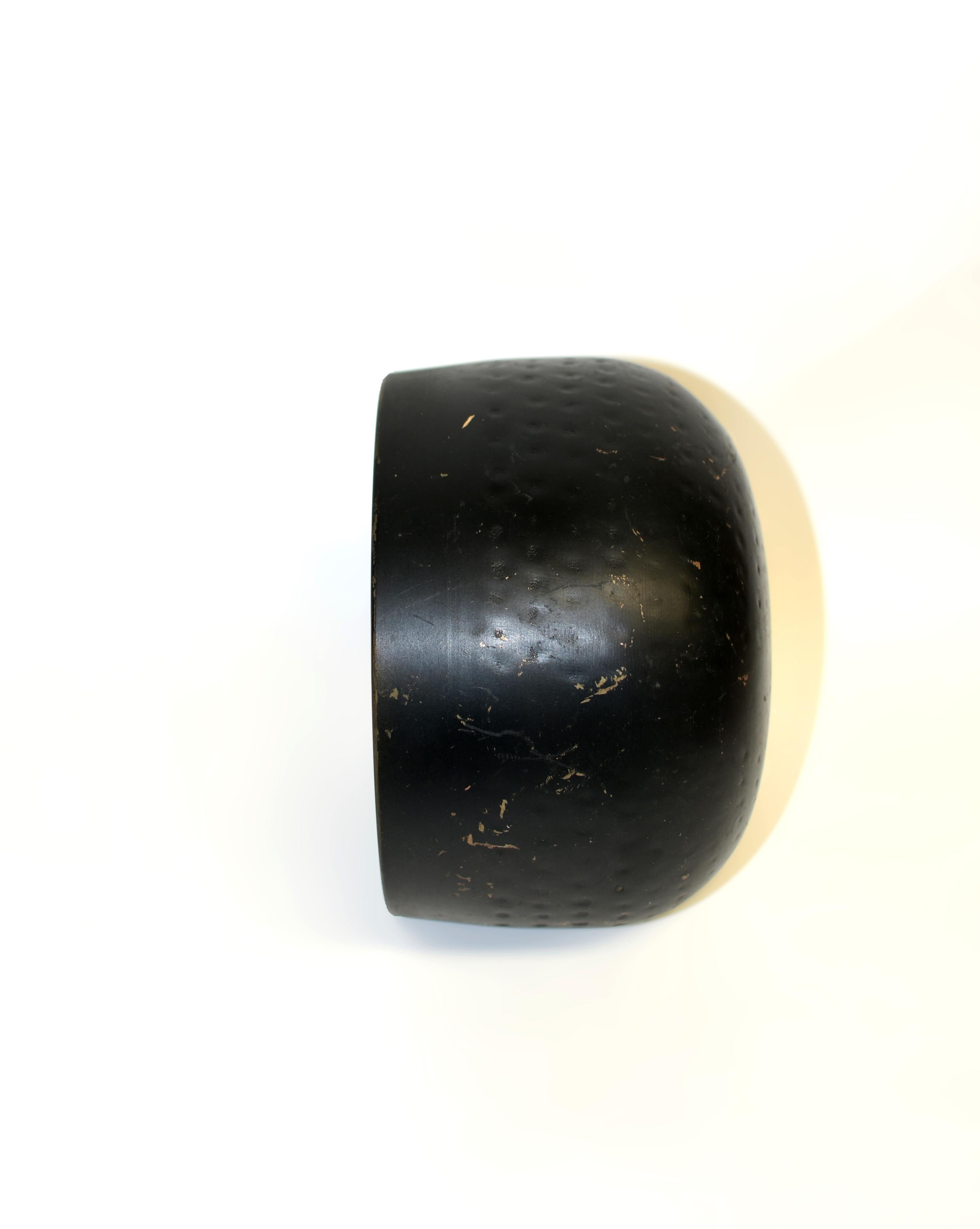 Antique Black Japanese Singing Bowl F Tone For Sale 5