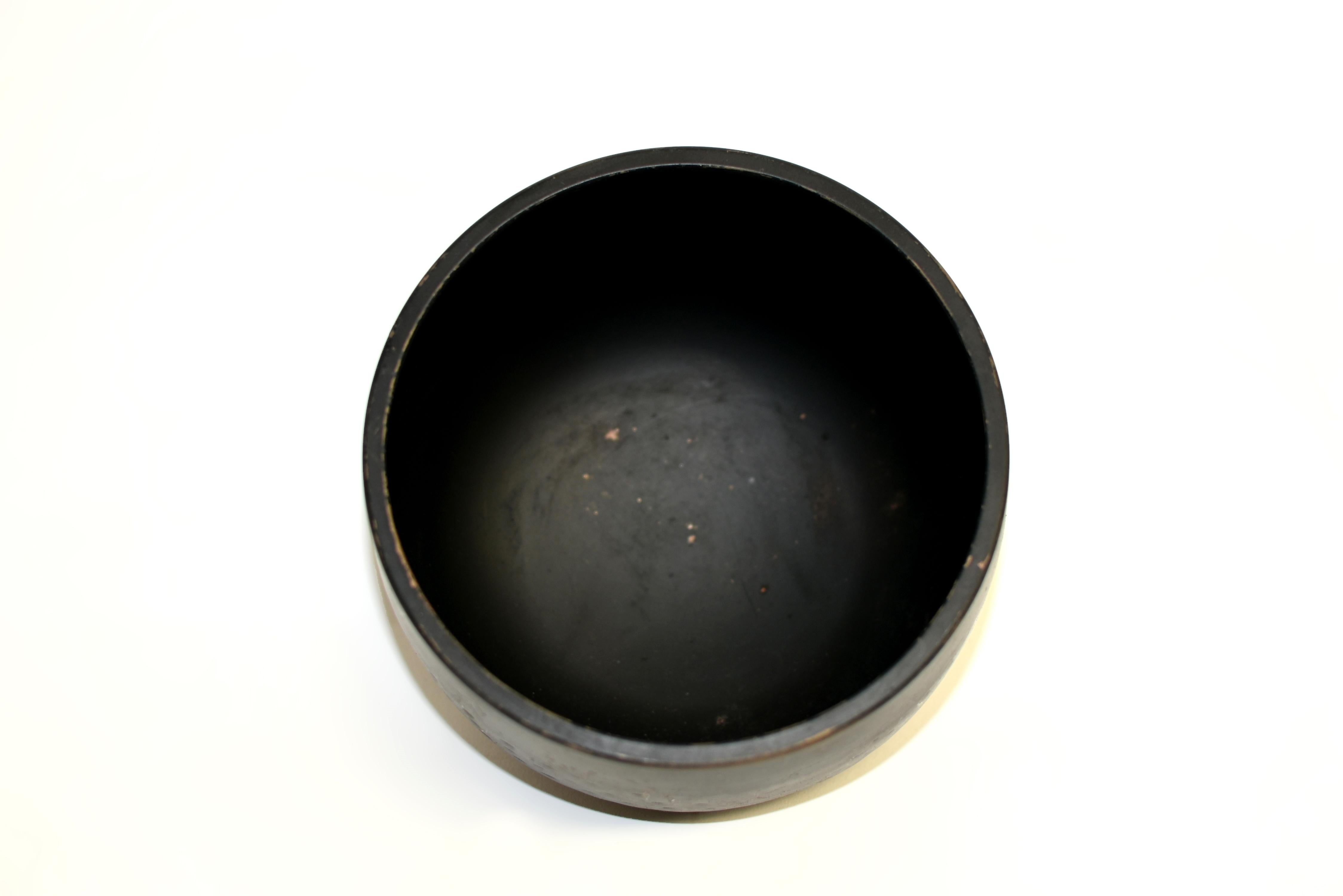 Antique Black Japanese Singing Bowl F Tone For Sale 1