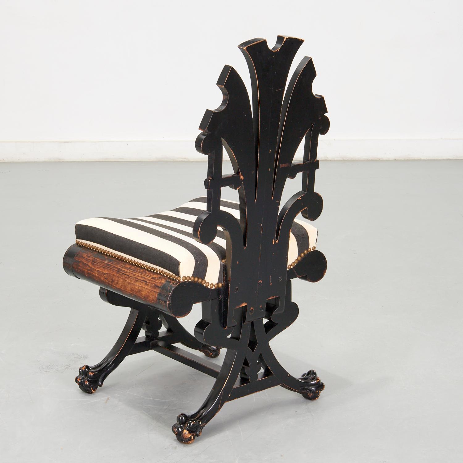 XIXe siècle Ancienne chaise de salon en laque noire Aesthetic Movement avec assise en velours en vente