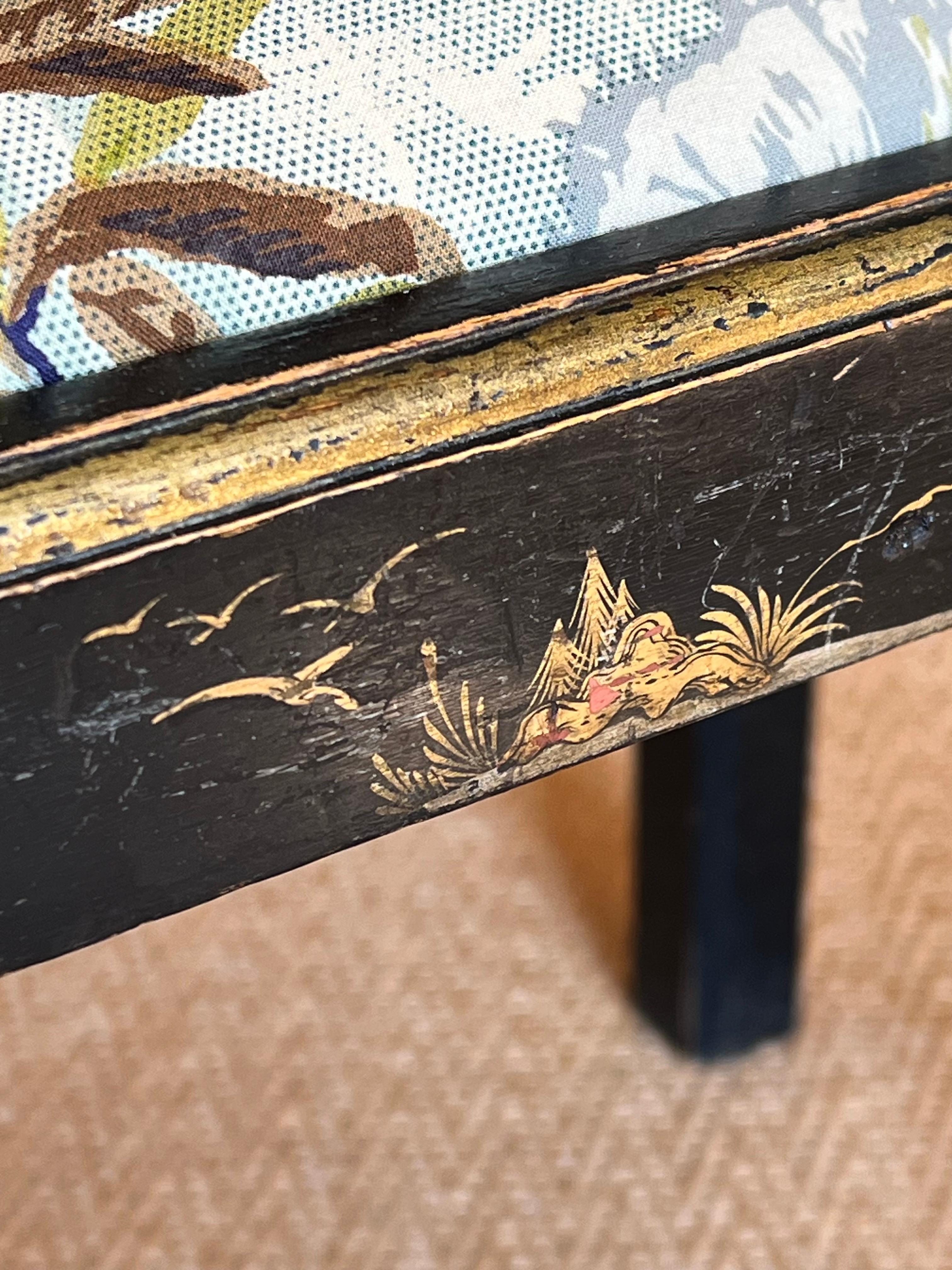 Antiker Chinoiserie-Hocker aus schwarzem Lack von Pierre Frey Le Manach im Zustand „Gut“ im Angebot in Richmond, London