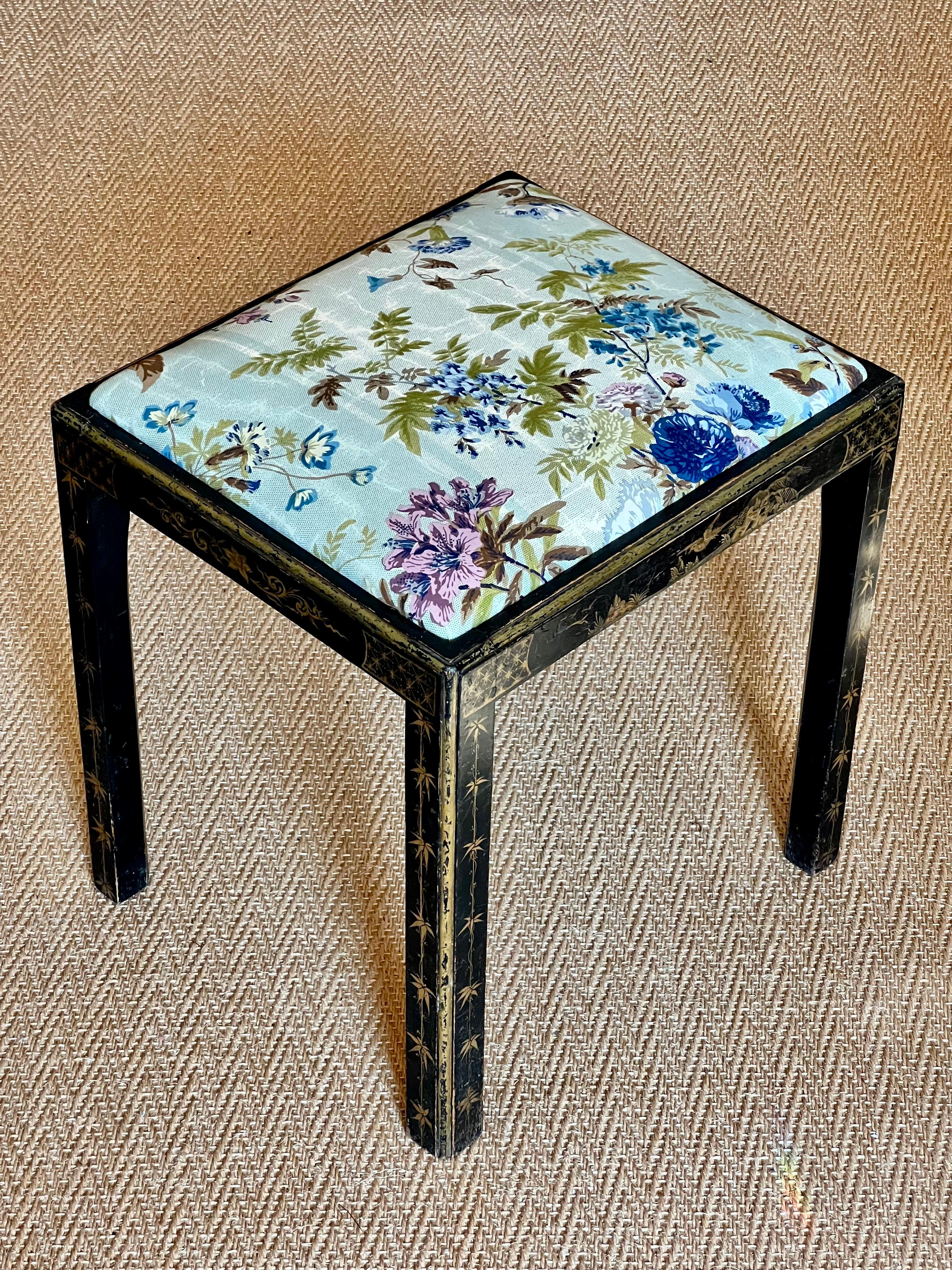 Antiker Chinoiserie-Hocker aus schwarzem Lack von Pierre Frey Le Manach (20. Jahrhundert) im Angebot