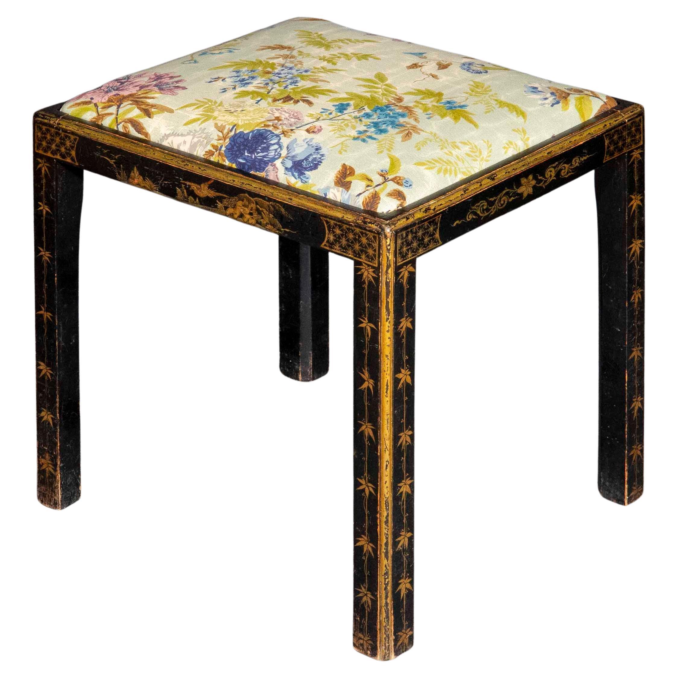 Antiker Chinoiserie-Hocker aus schwarzem Lack von Pierre Frey Le Manach
