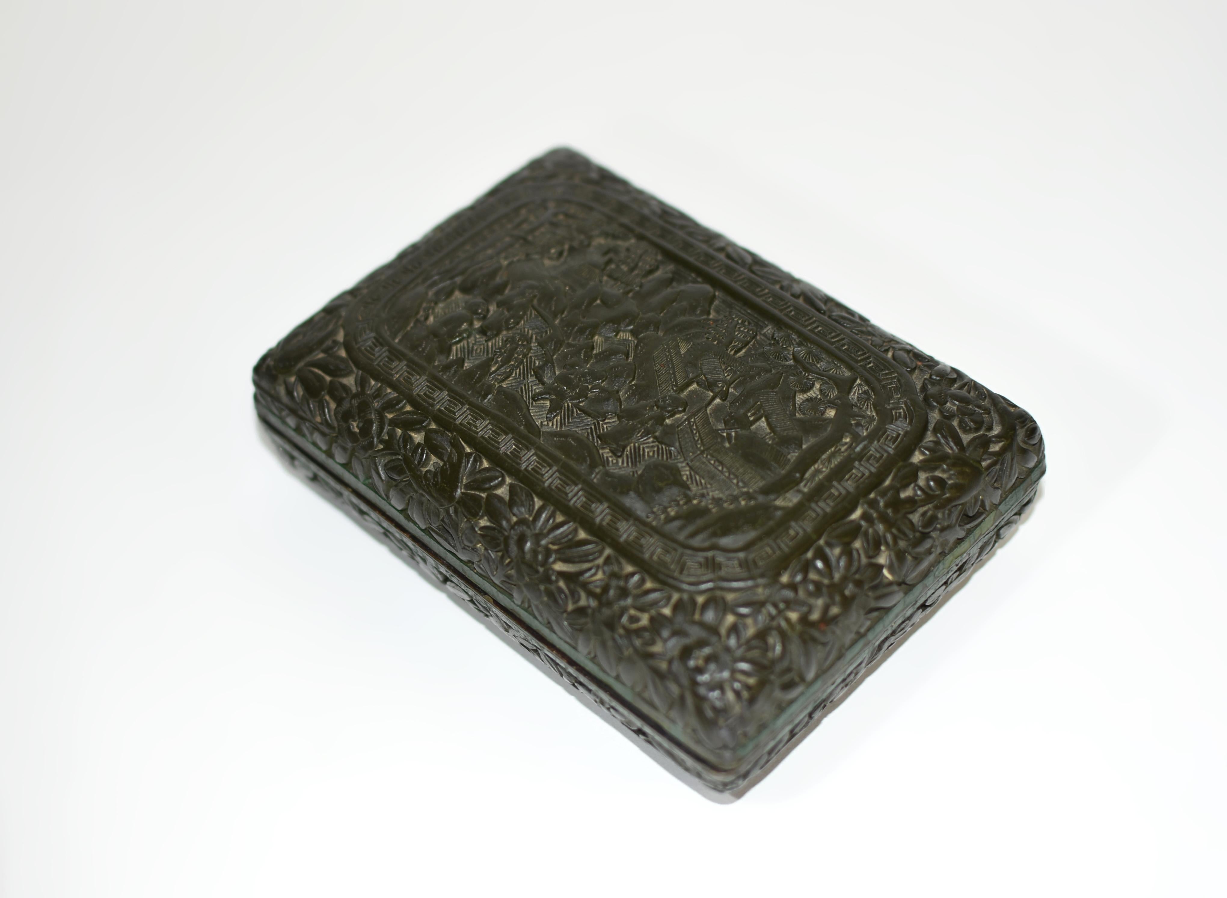 Antigua Caja Tallada Lacada en Negro Village Life Tallado a mano en venta