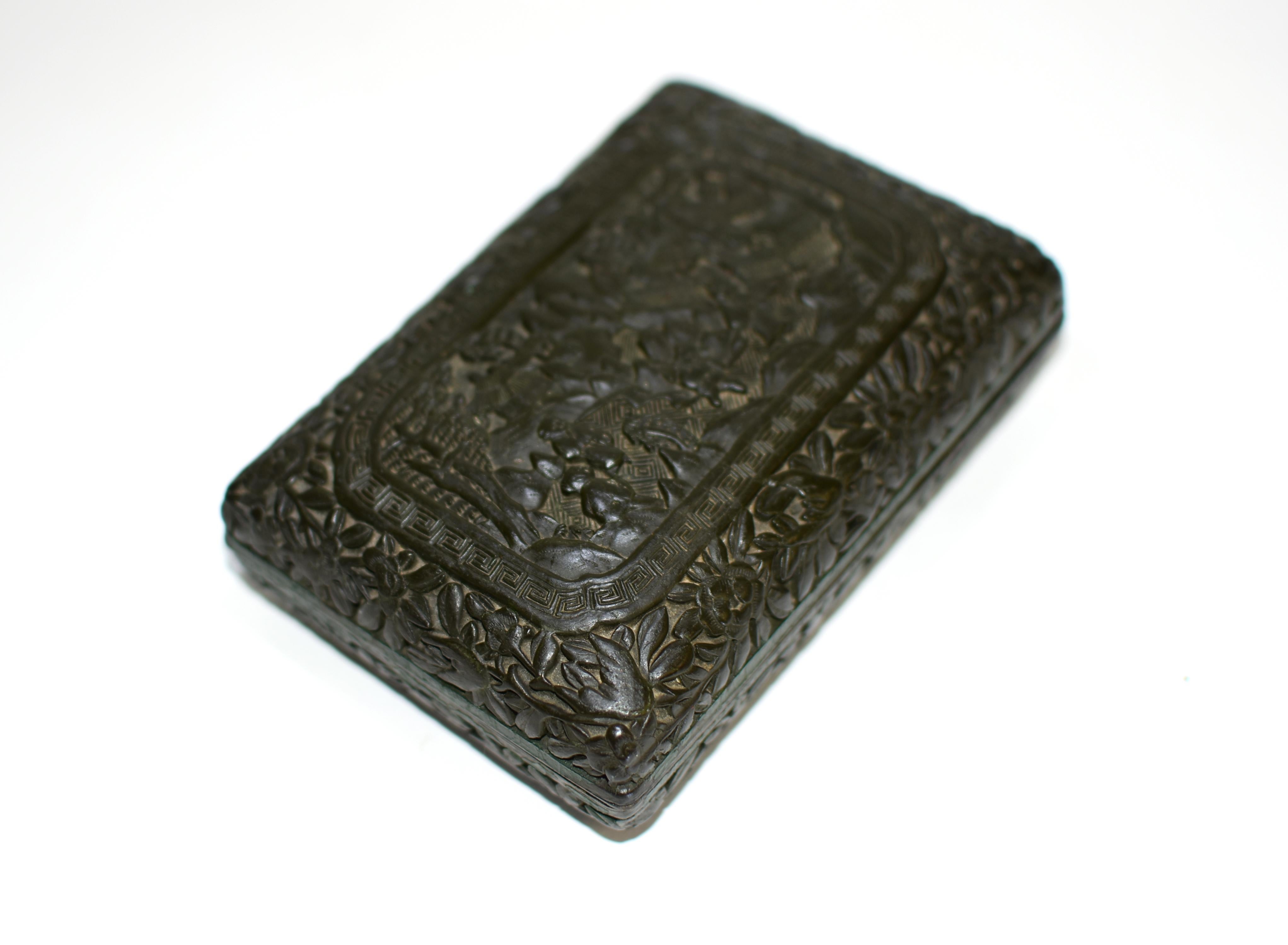 Antigua Caja Tallada Lacada en Negro Village Life en Bueno estado para la venta en Somis, CA