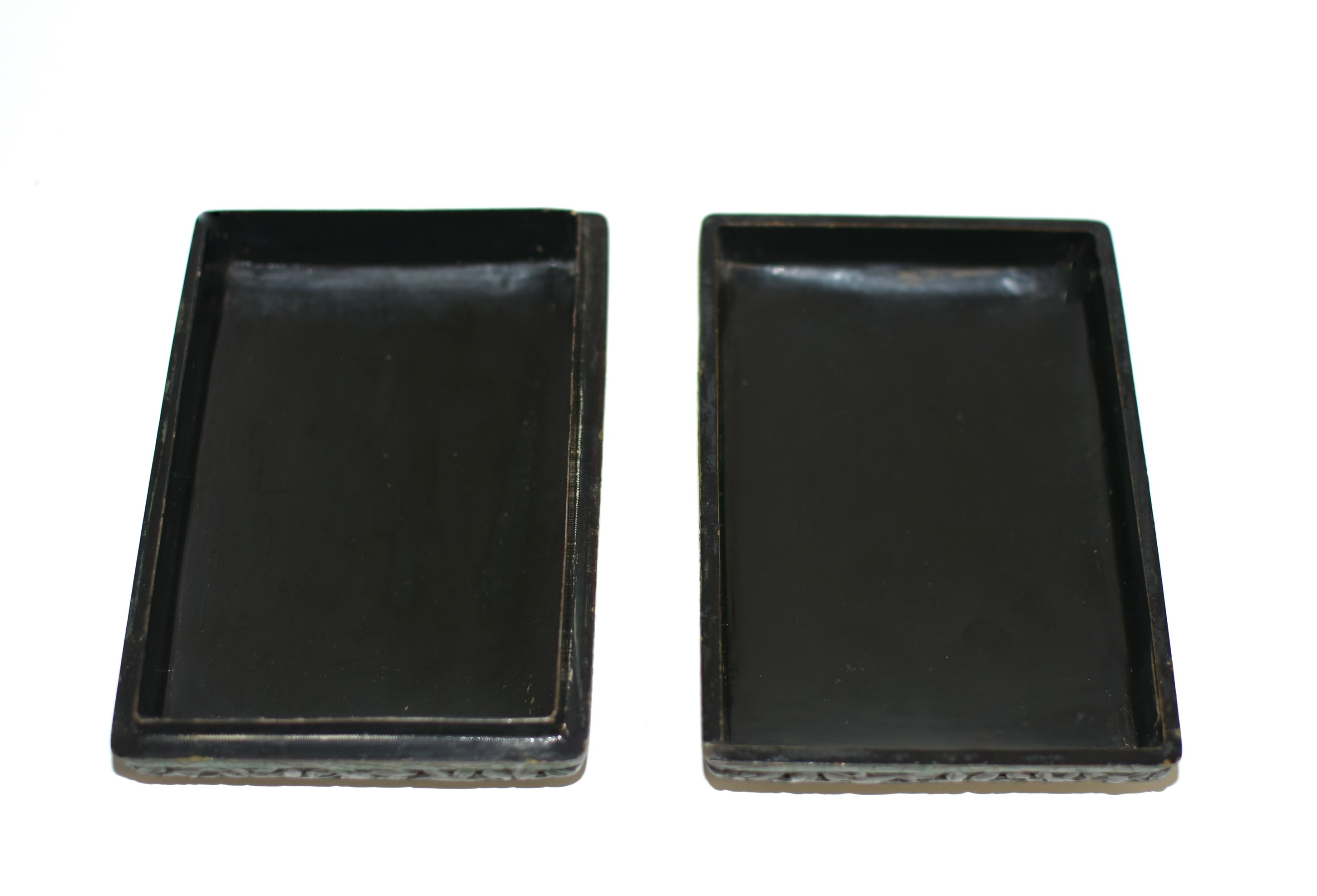 Antigua Caja Tallada Lacada en Negro Village Life Corcho en venta