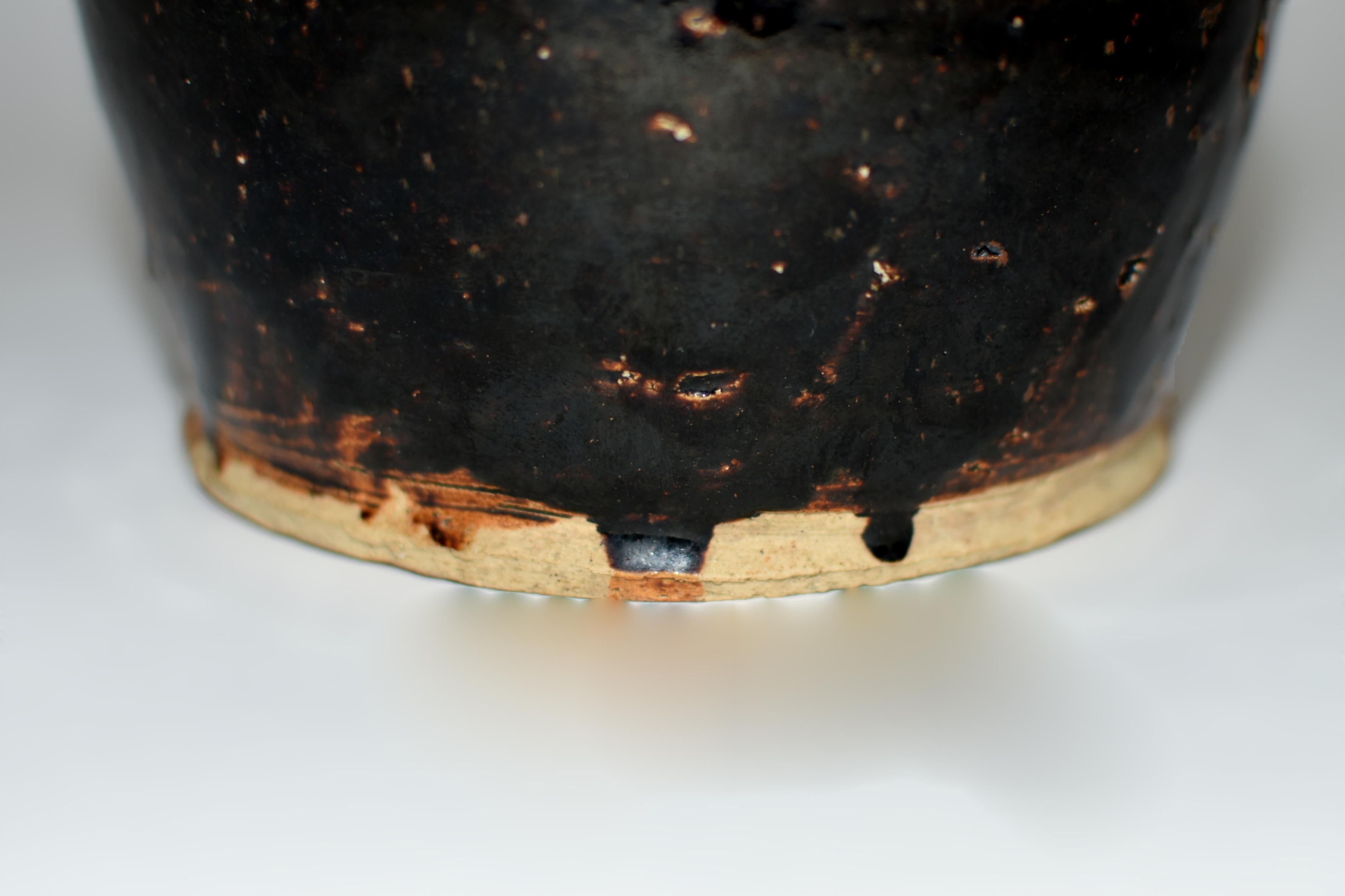Acetiera antica laccata nera con germoglio in vendita 4