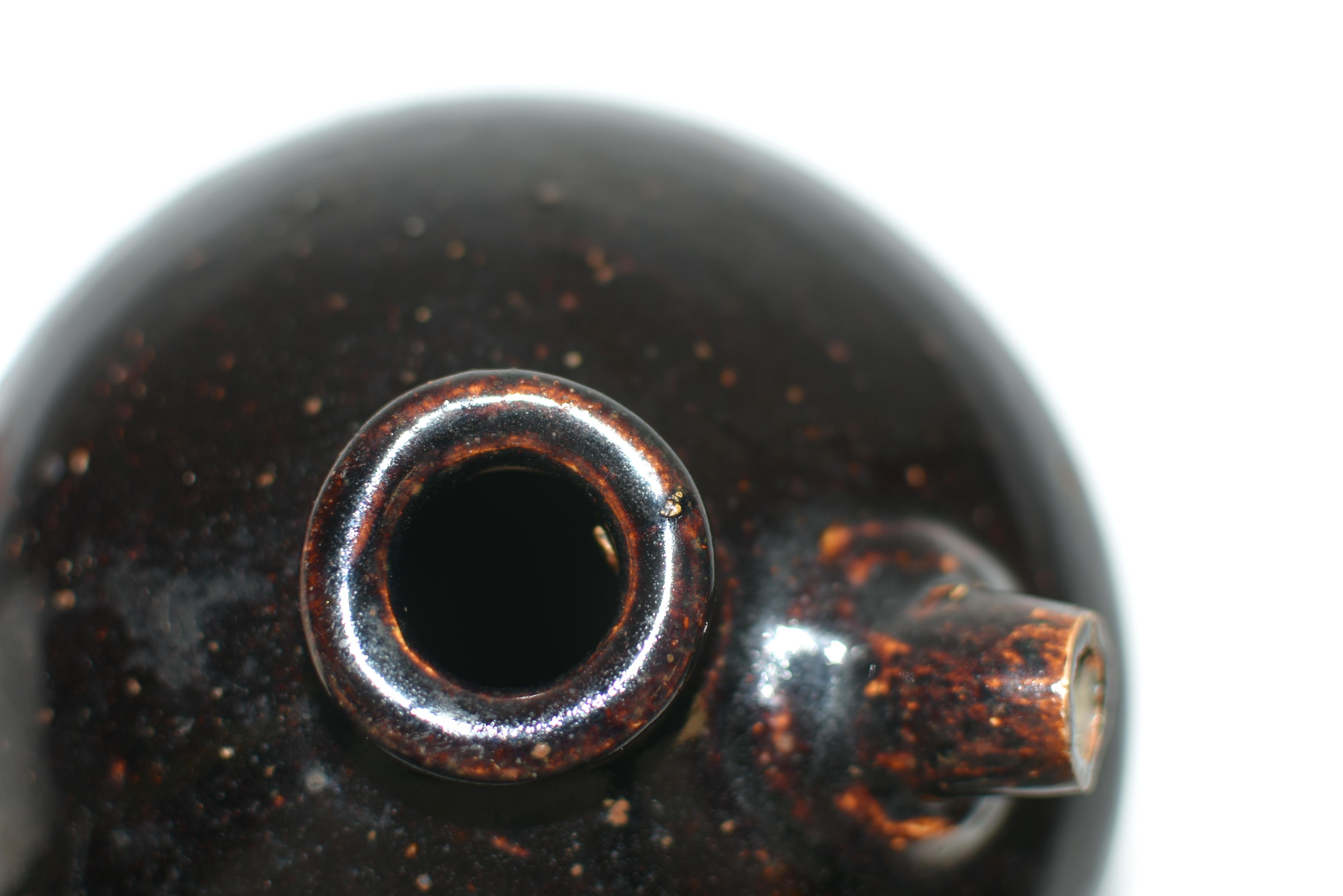 Acetiera antica laccata nera con germoglio in vendita 7