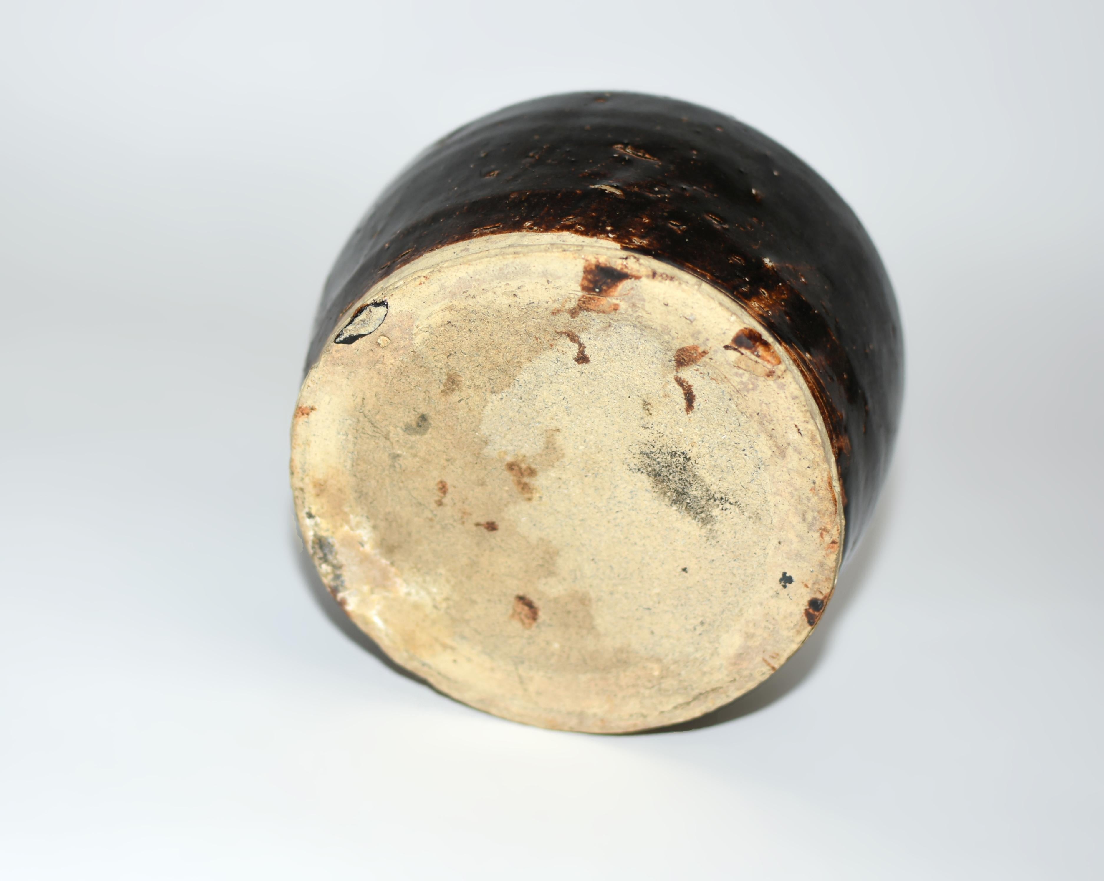 Acetiera antica laccata nera con germoglio in vendita 8
