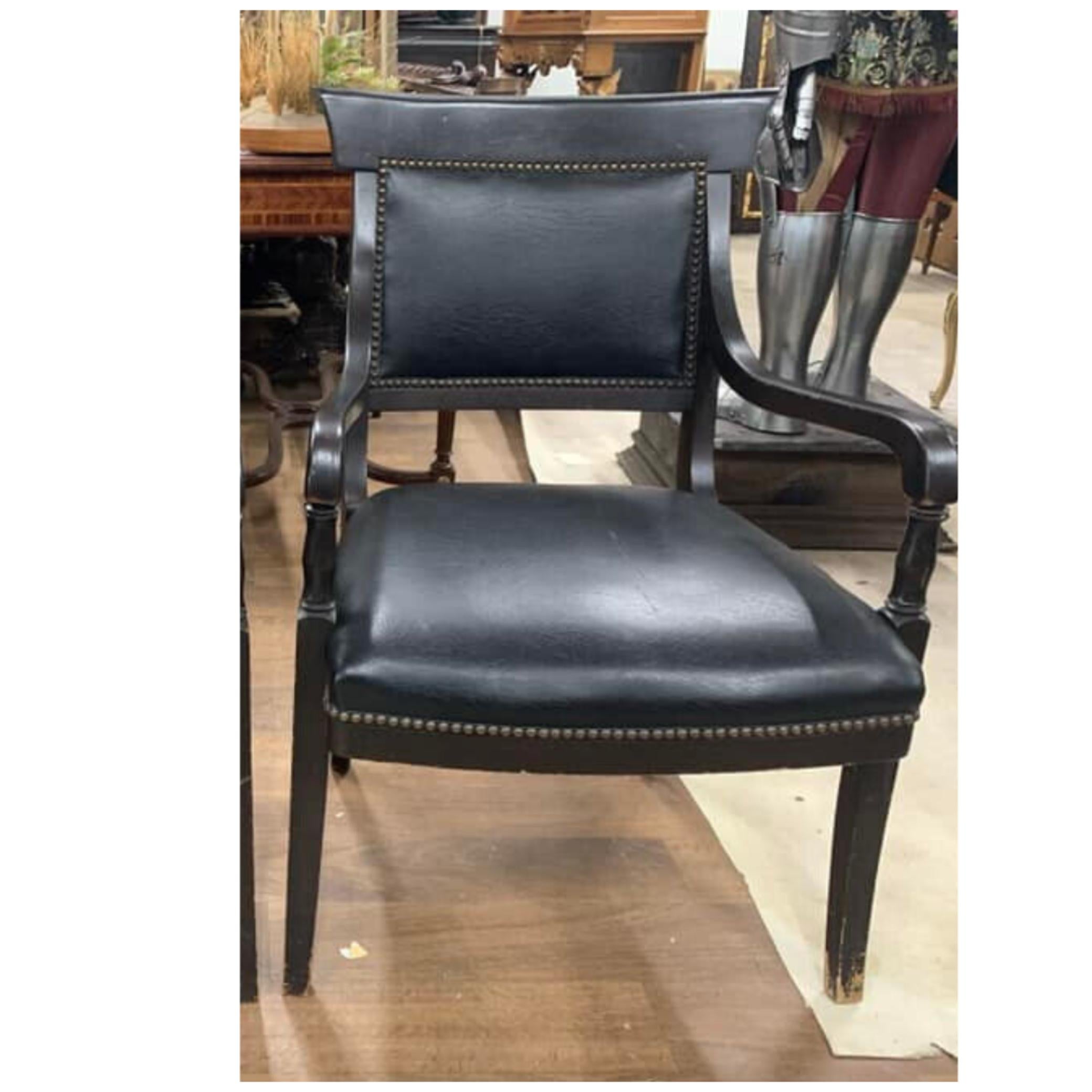Poltrone antiche in pelle nera, tonalità Wood scuro, Fauteuils, coppia, set di 2! in vendita 1