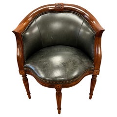 Chaise d'angle ancienne en cuir noir incruste d'acajou