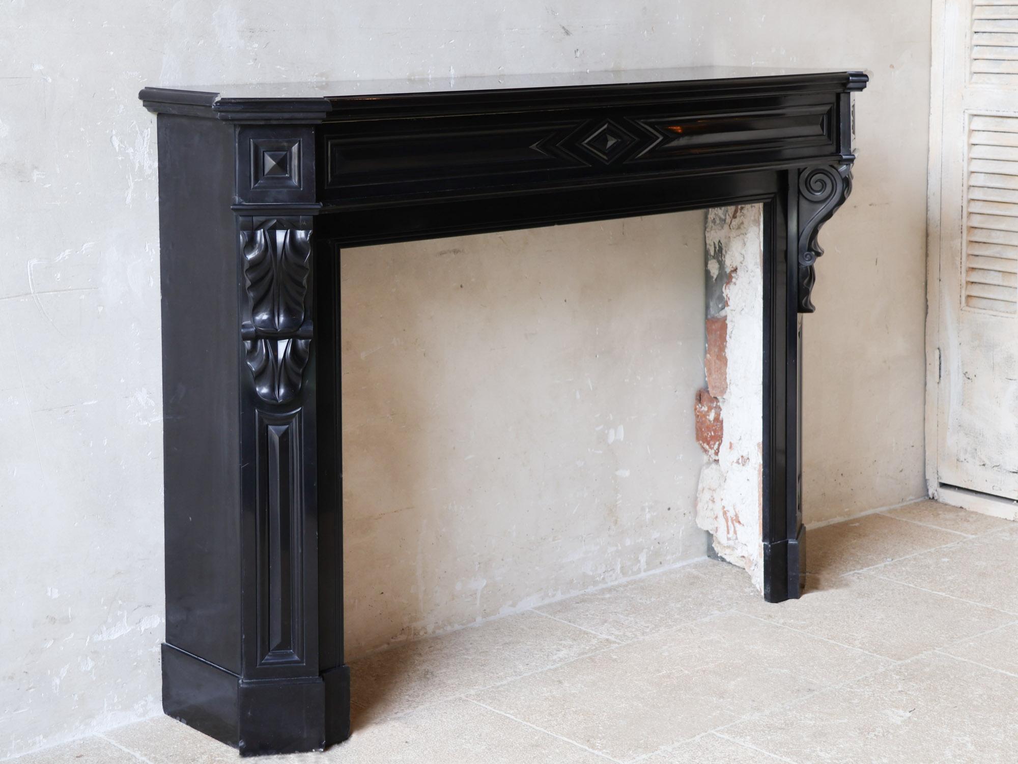 Antique black marble Modillion mantelpiece For Sale 1