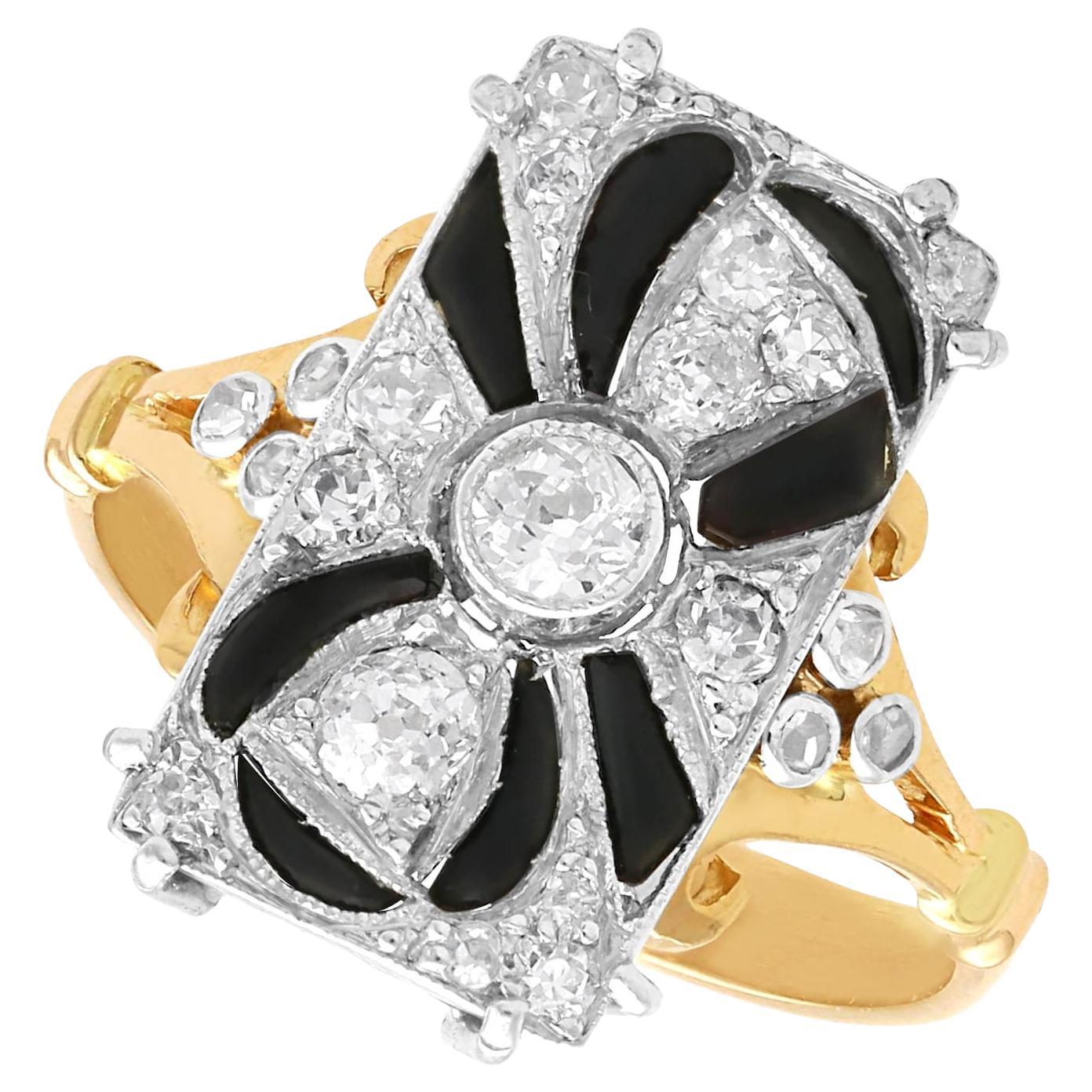 Bague ancienne en or jaune 18 carats avec onyx noir et diamants de 0,46 carat en vente