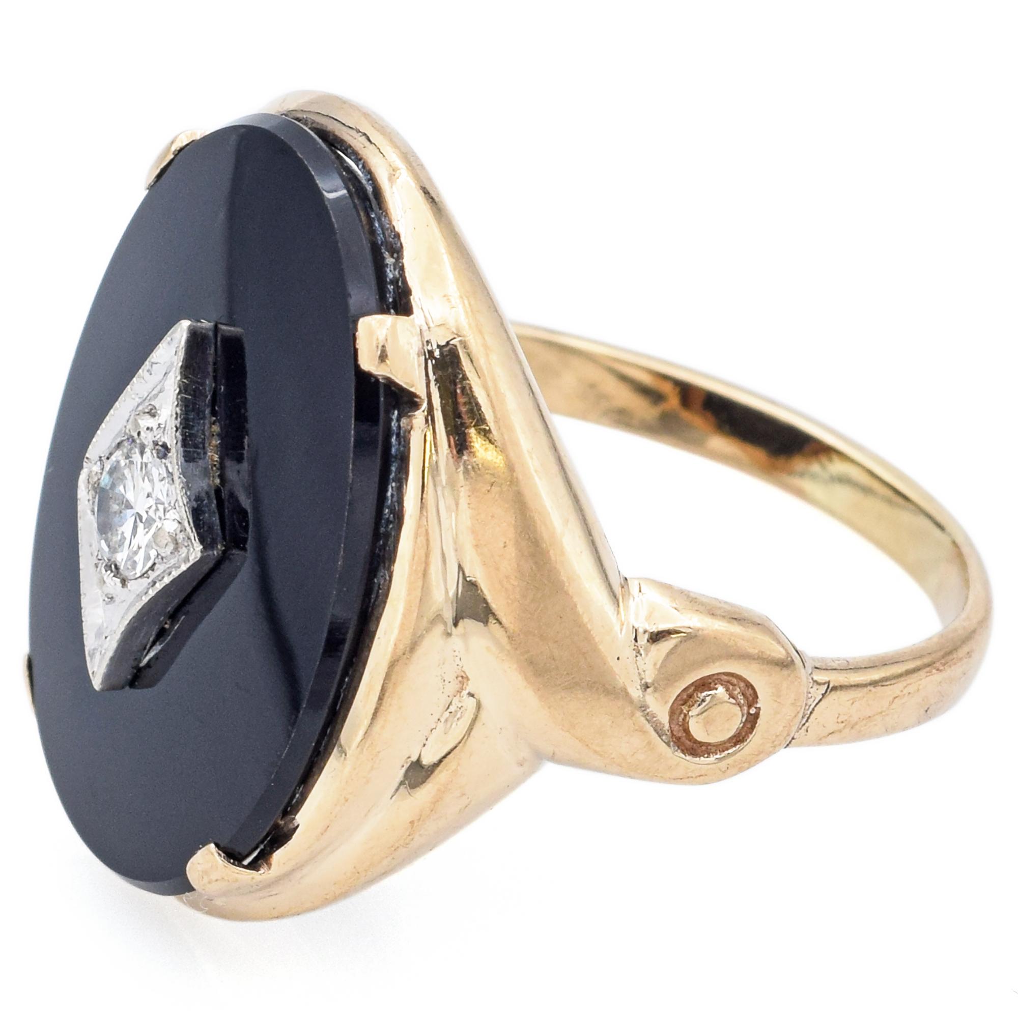 Antiker Cocktailring aus Gelbgold mit schwarzem Onyx und Diamant, Größe 8 (Ovalschliff)