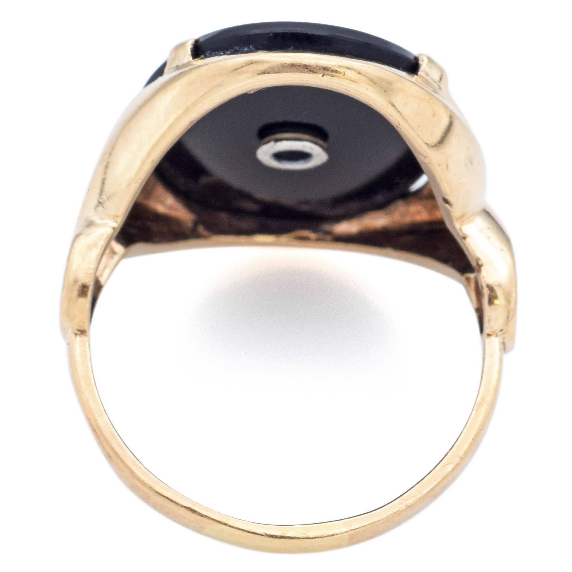 Antiker Cocktailring aus Gelbgold mit schwarzem Onyx und Diamant, Größe 8 im Zustand „Gut“ in New York, NY