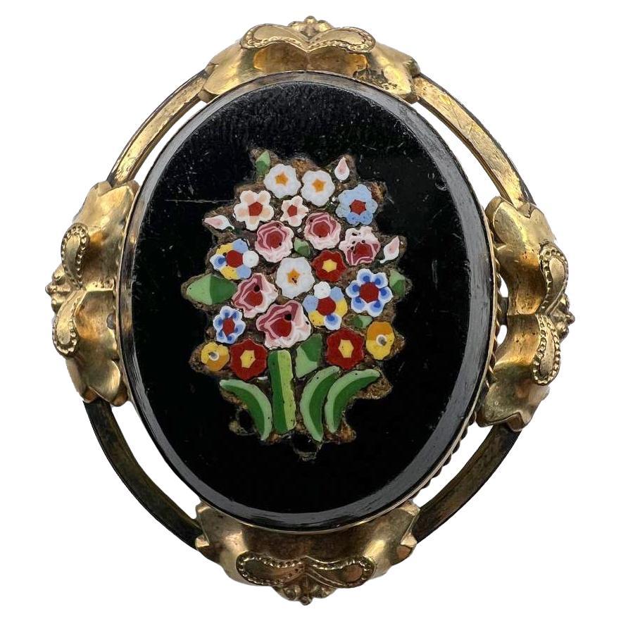 Antike schwarze Onyxbrosche mit Mikromosaik-Blume, 1900er Jahre im Angebot