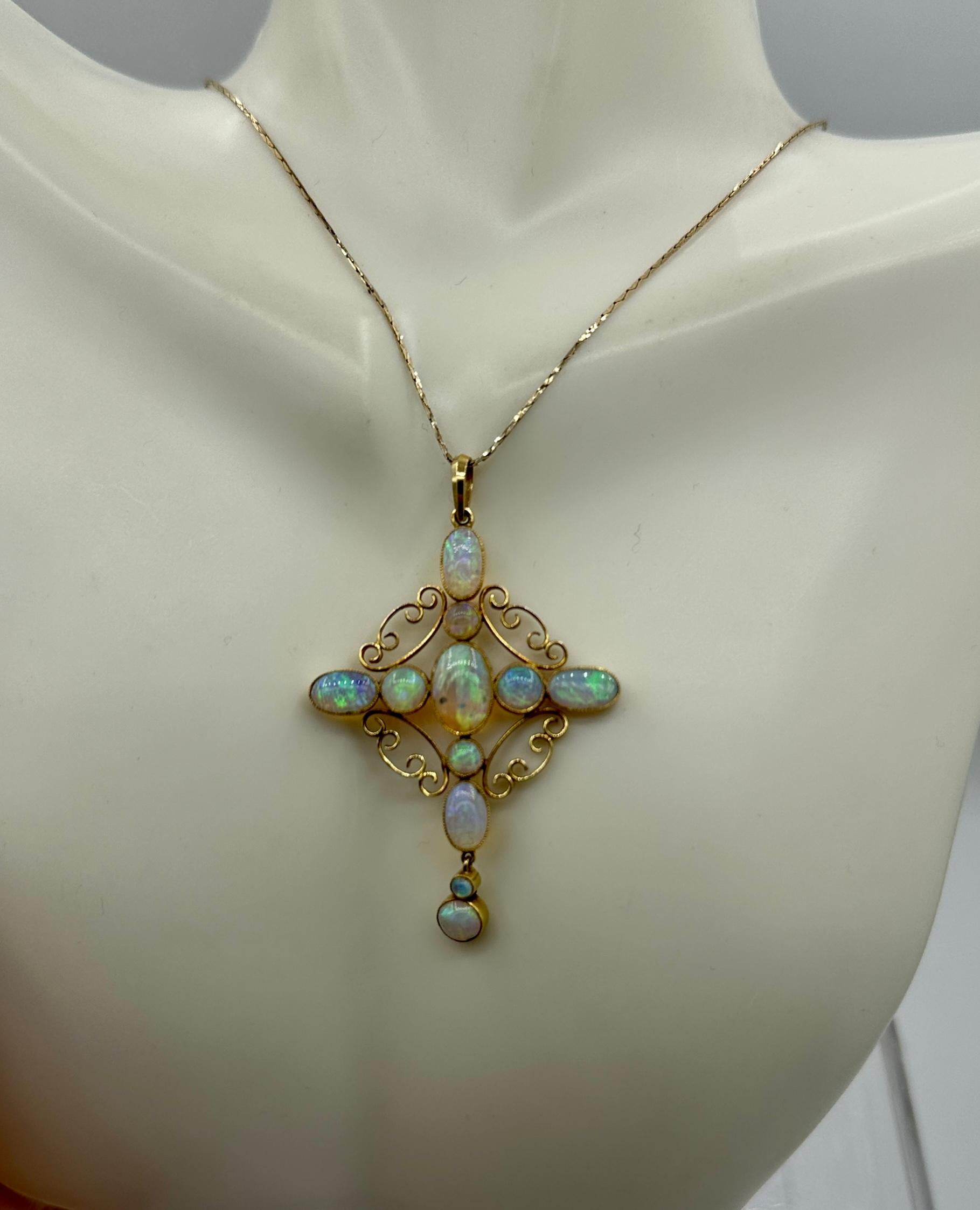 Colgante Antiguo Ópalo Negro Oro Amarillo 18 Kilates Antiguo Art Decó Victoriano en Excelente estado para la venta en New York, NY