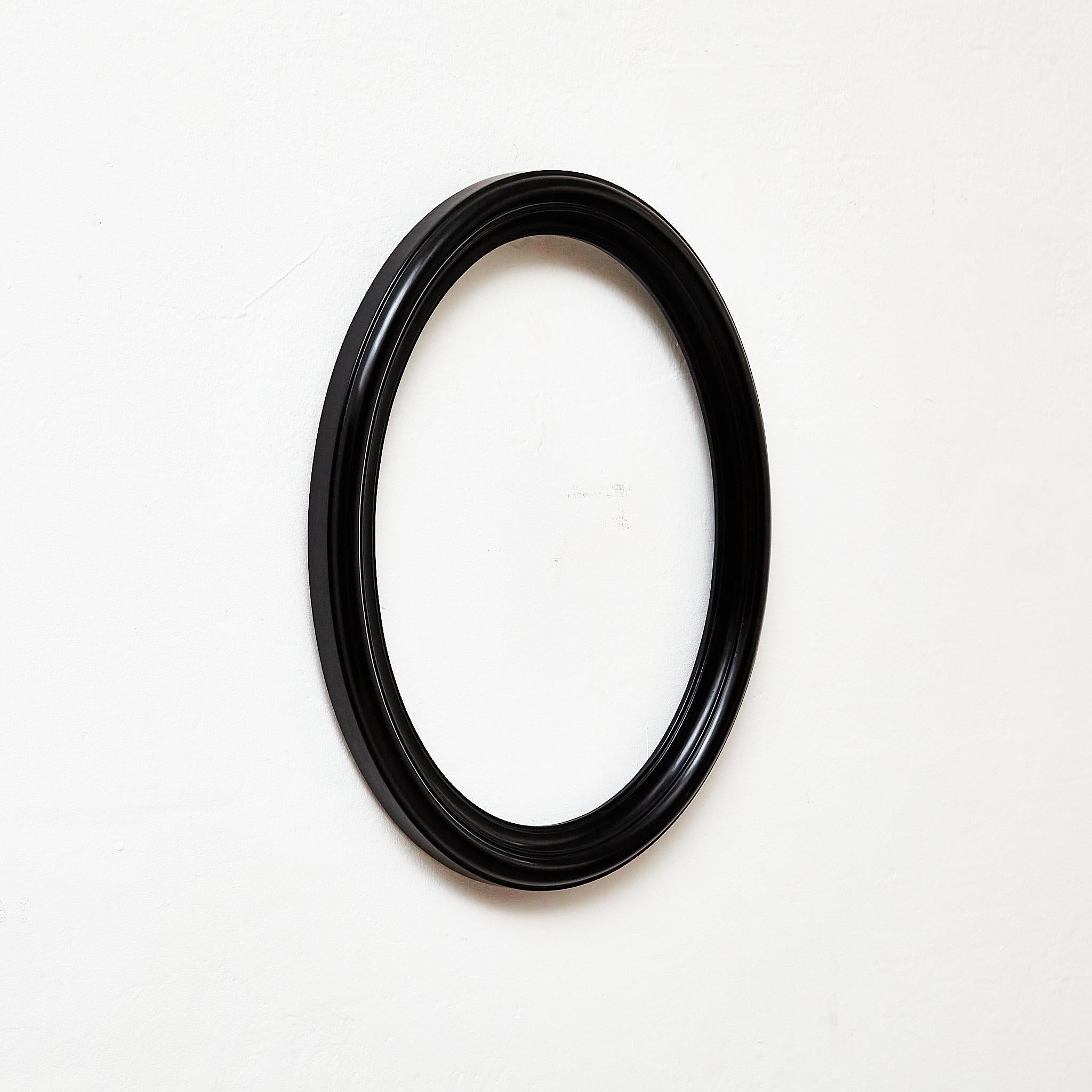 Antique Black Oval Wood Laquered Frame.

Manufactured France, circa 1950.

Materials:
Wood

Dimensions: 
D 3 x W 35 cm x H 45 cm

In original condition, with minor wear consistent with age and use, preserving a beautiful patina.

Important