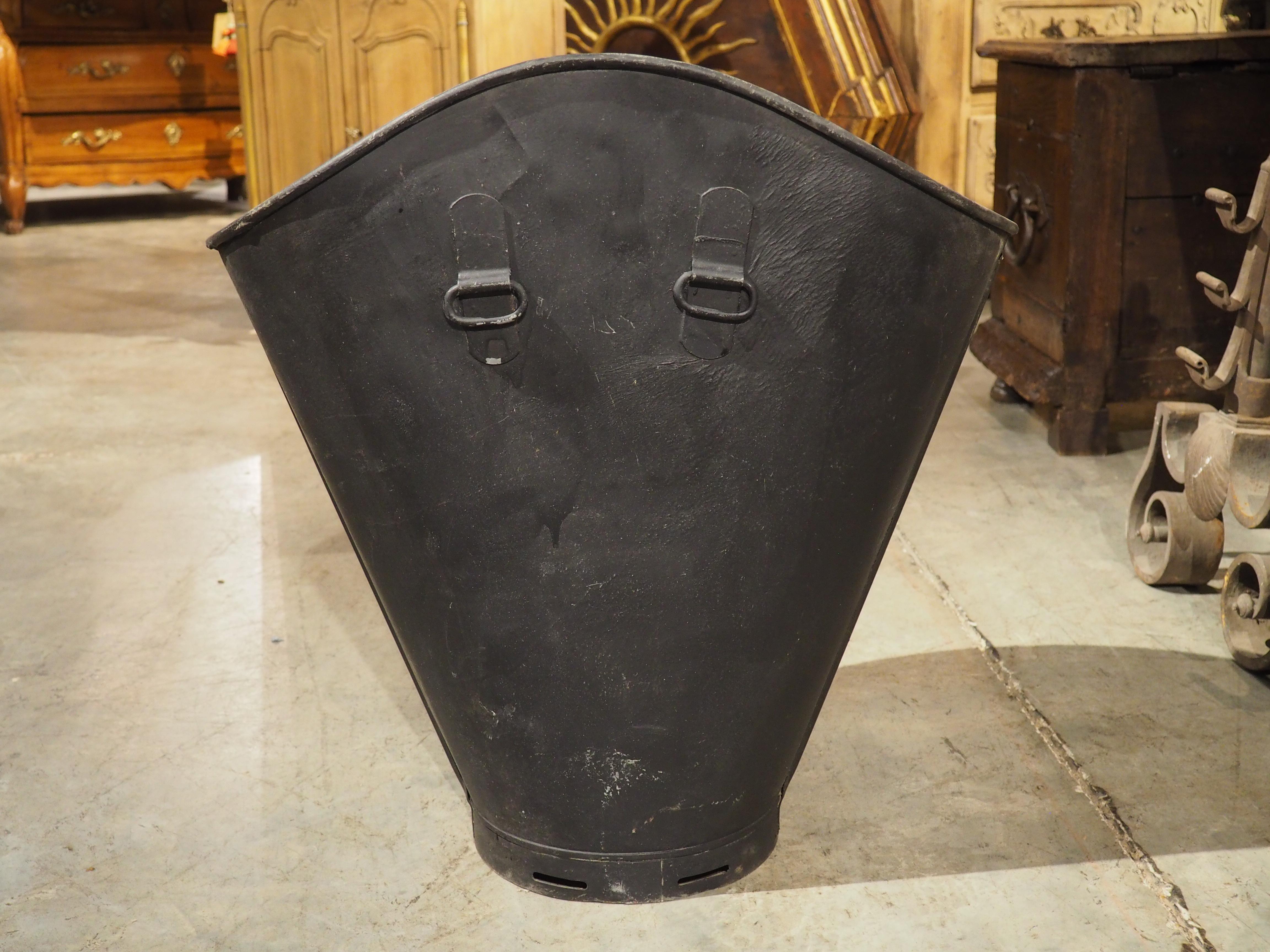 Antique Black Painted French Wine Hotte from the Haute-Garonne In Good Condition In Dallas, TX