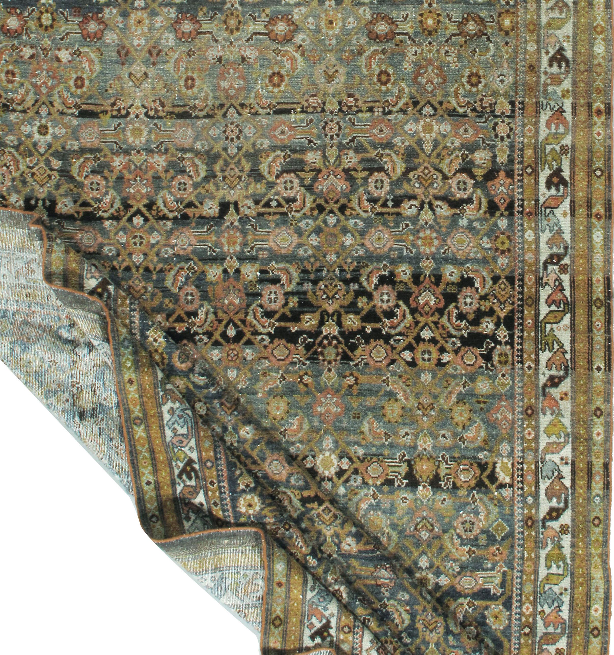 Antiker schwarzer persischer Malayer-Teppich-Läufer, 6'2 x 24'8 im Zustand „Gut“ im Angebot in New York, NY