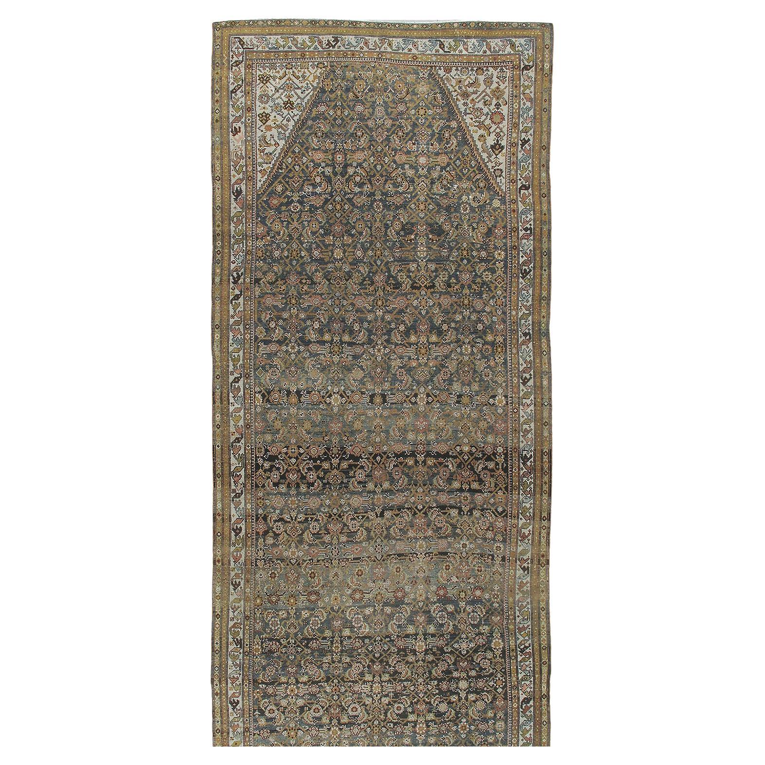 Antiker schwarzer persischer Malayer-Teppich-Läufer, 6'2 x 24'8 im Angebot
